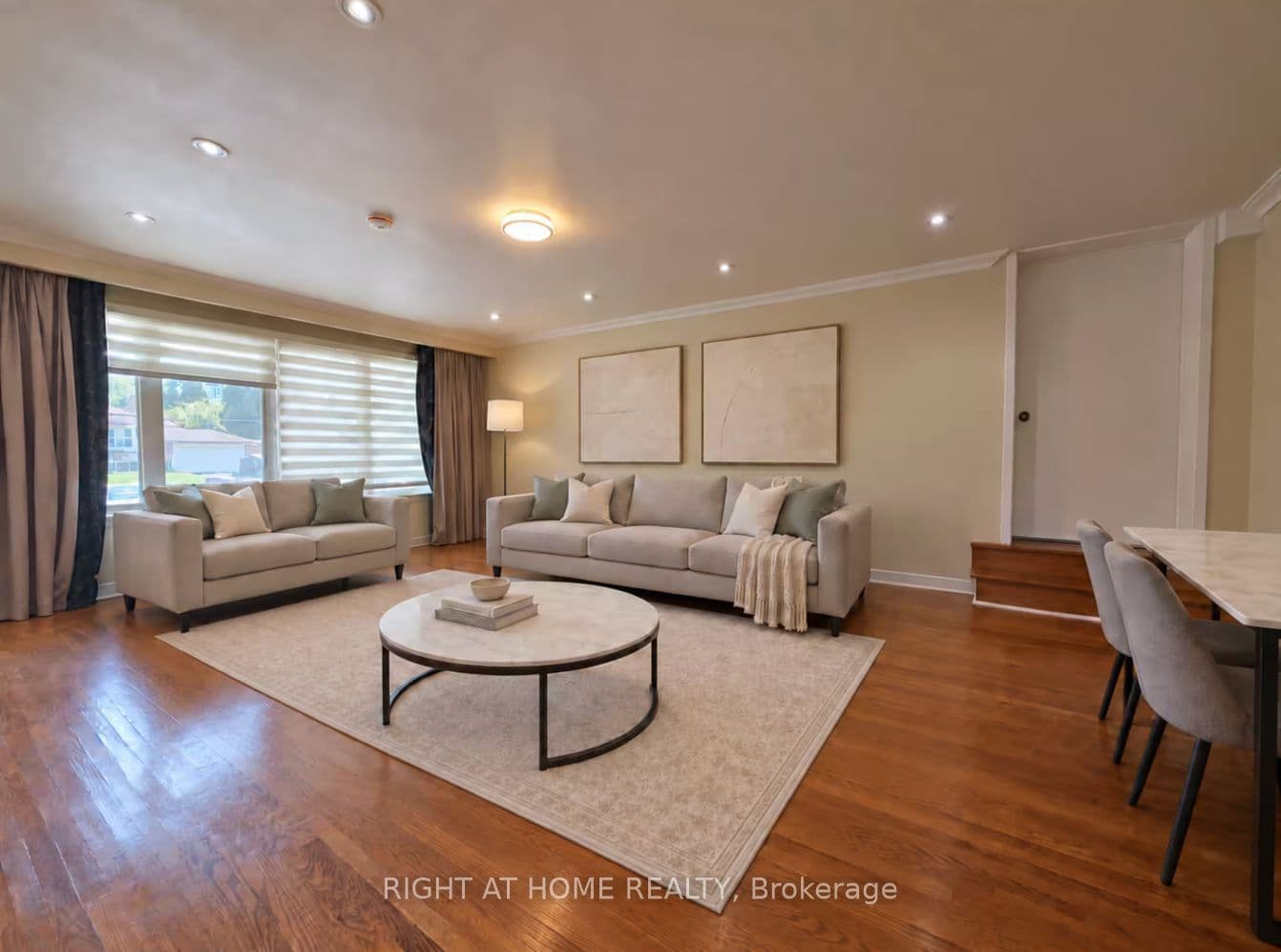 26 Wedgewood Drive UPPER LEVEL, Toronto, ON M2M 2H3