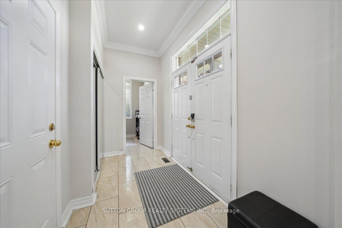 3348 Sunlight Street, Mississauga, ON L5M 0G8