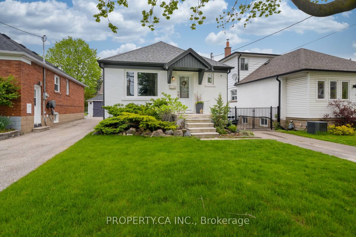 44 Daniels Street, Toronto, ON M8Y 1M1