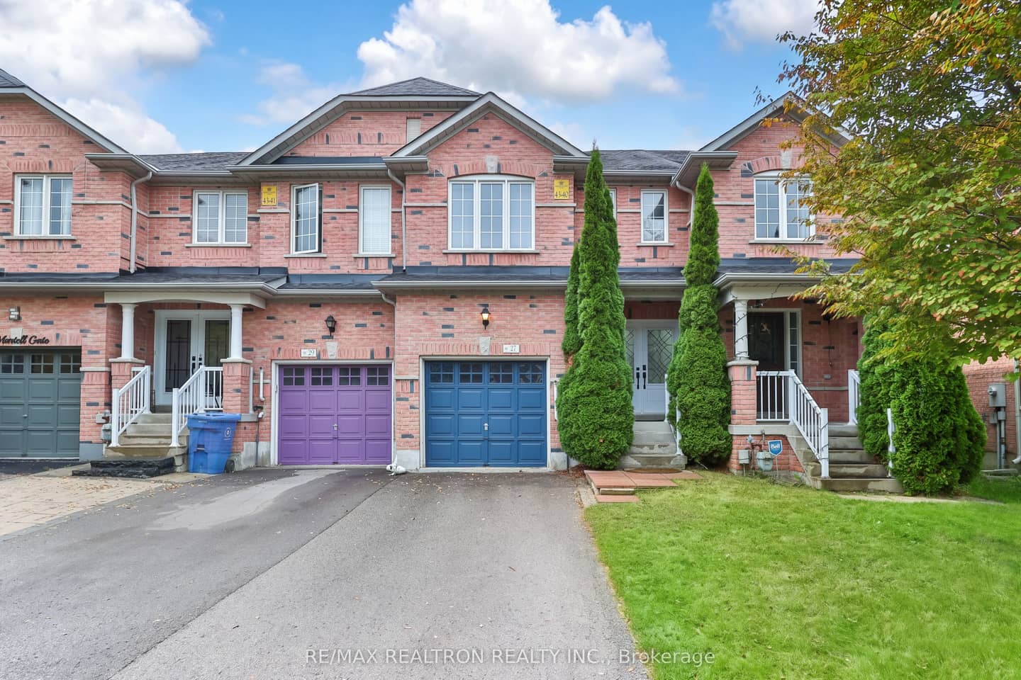27 Martell Gate, Aurora, ON L4G 0B9