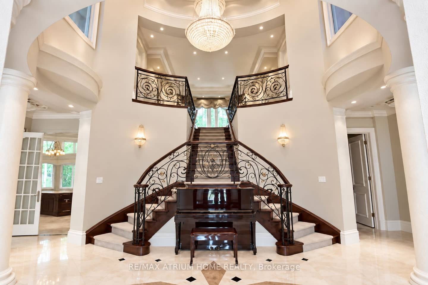 9 Legacy Court, Toronto, ON M2L 2Y7