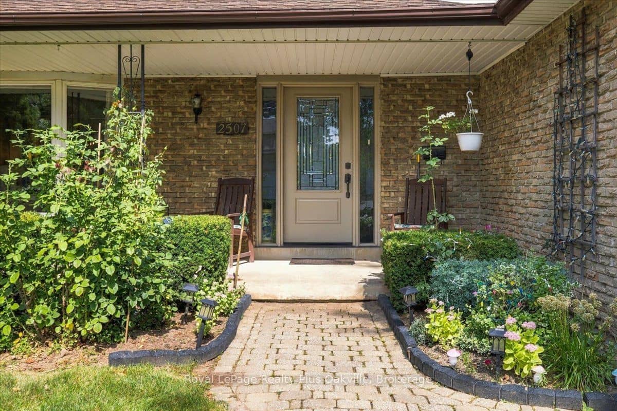 2507 Woburn Crescent, Oakville, ON L6L 5E8