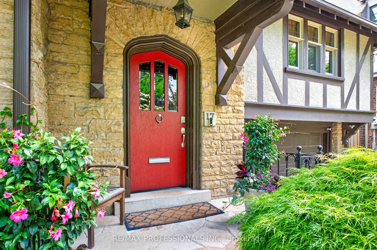 17 King Georges Road, Toronto, ON M8X 1K7
