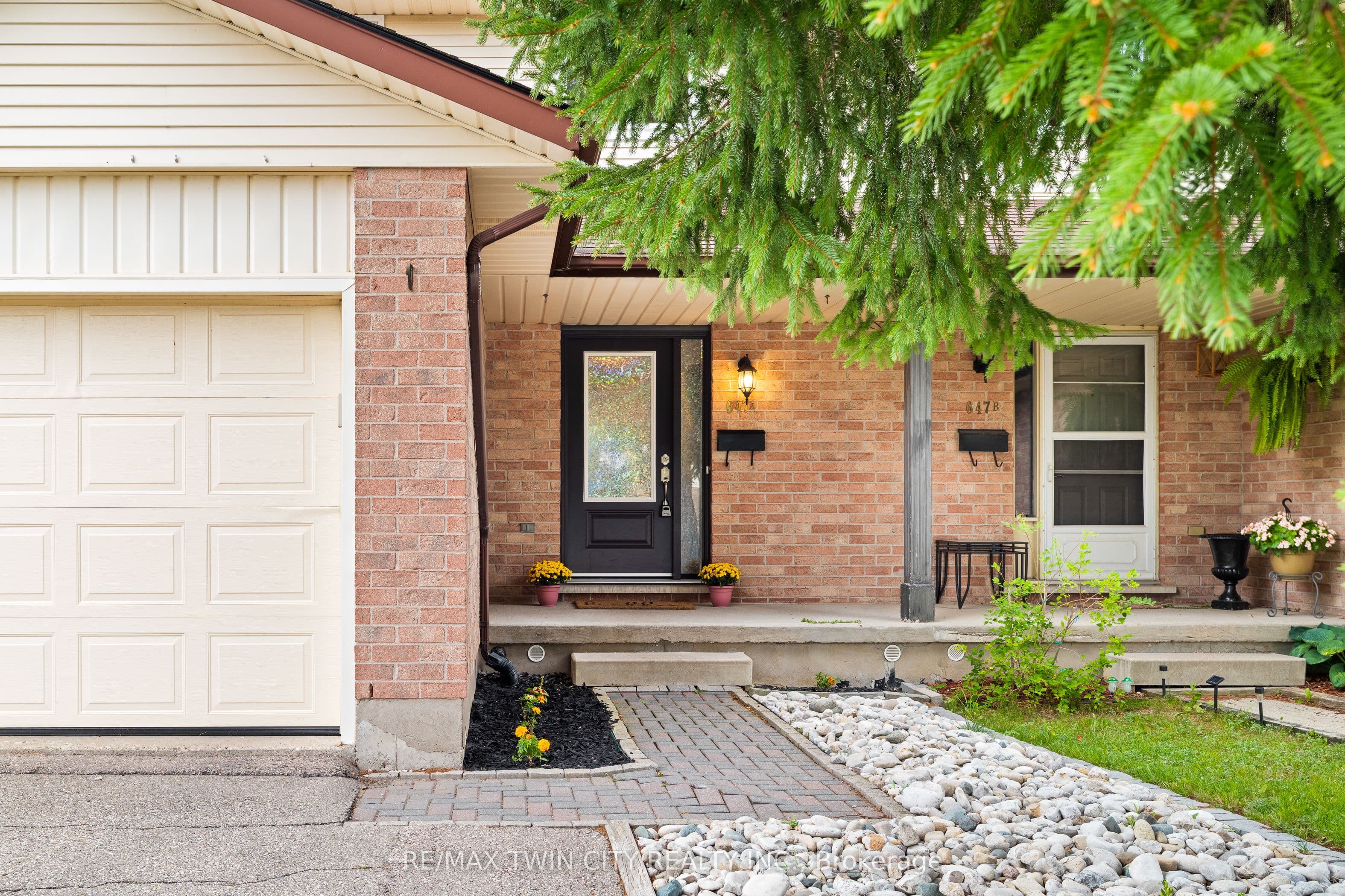 647 Pinerow Crescent, Waterloo, ON N2T 2K5