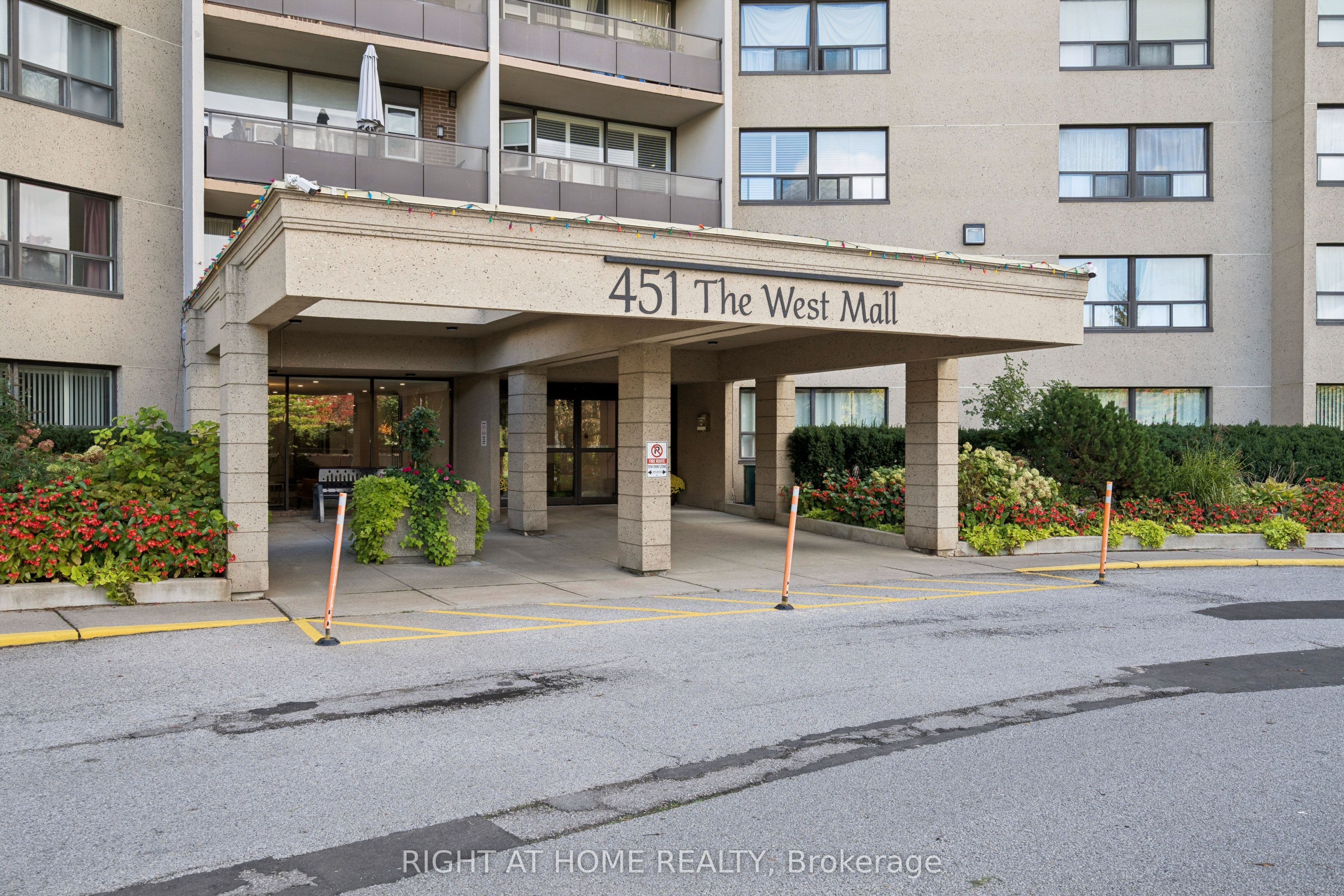 451 The West Mall 807, Toronto, ON M9C 1G1