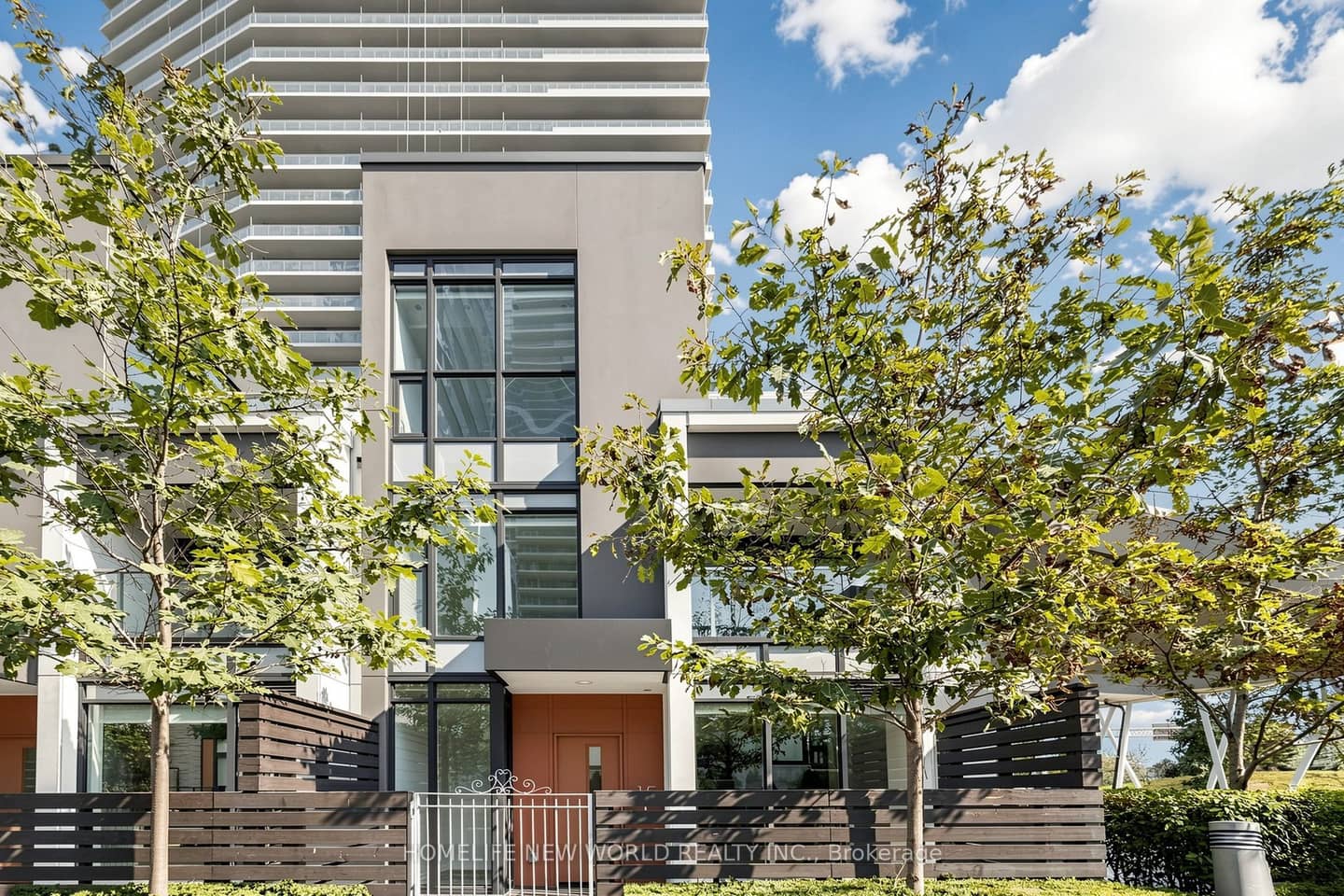 113 McMahon Drive TH15, Toronto, ON M2K 0E3
