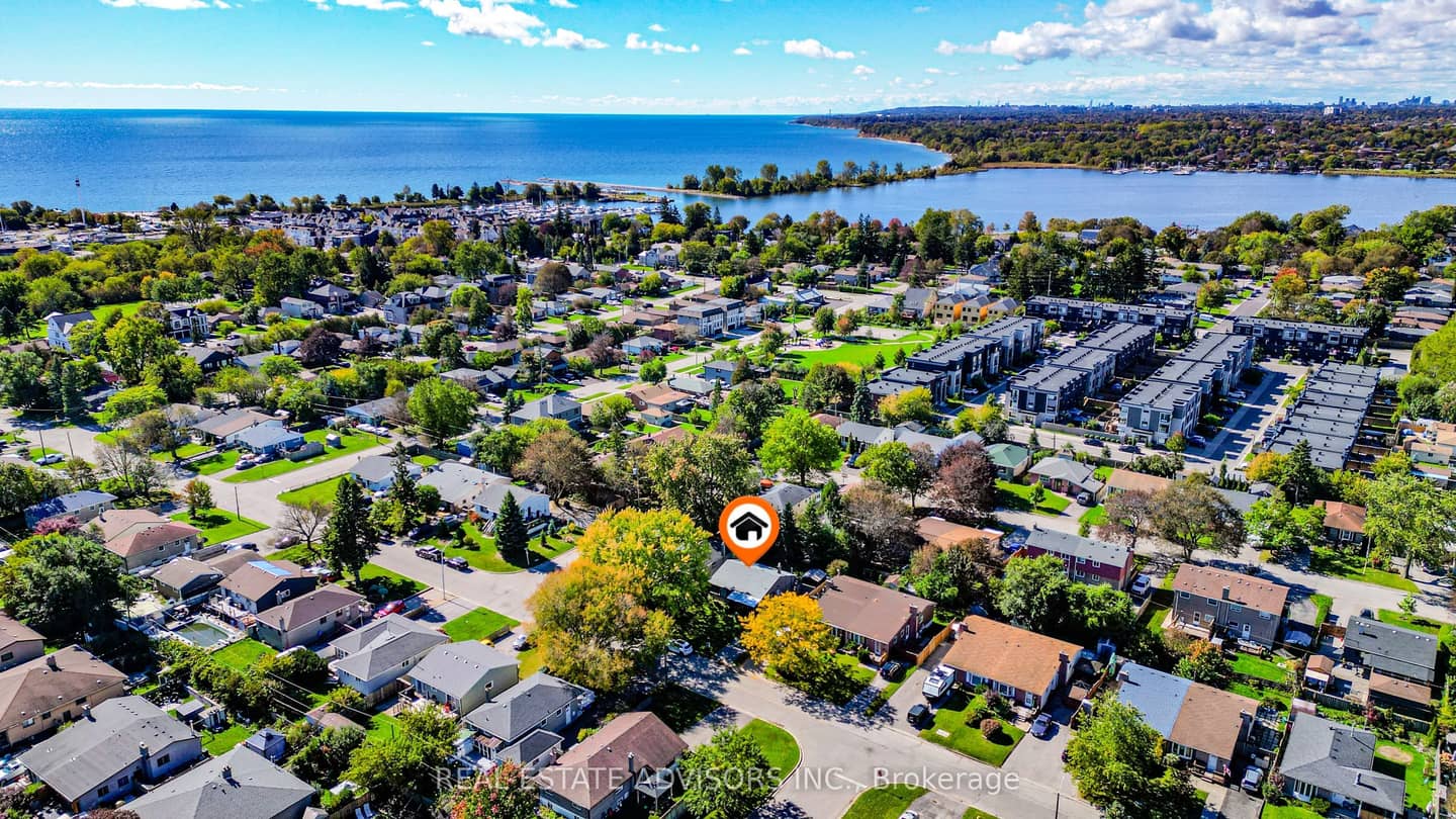 712 Annland Street, Pickering, ON L1W 1B4