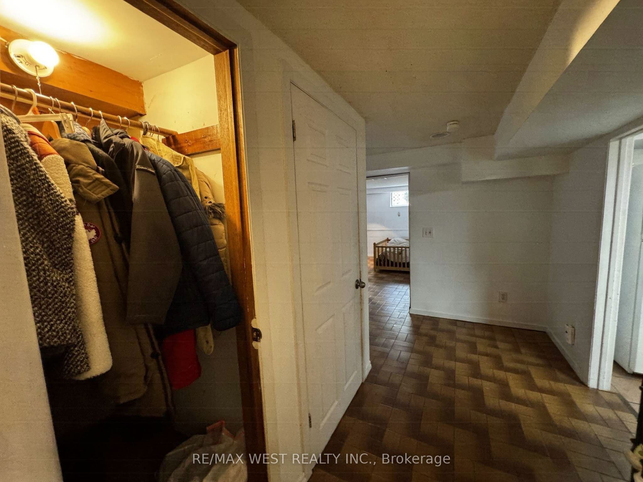 31 Valencia Crescent Lower Level, Toronto, ON M6L 1M3