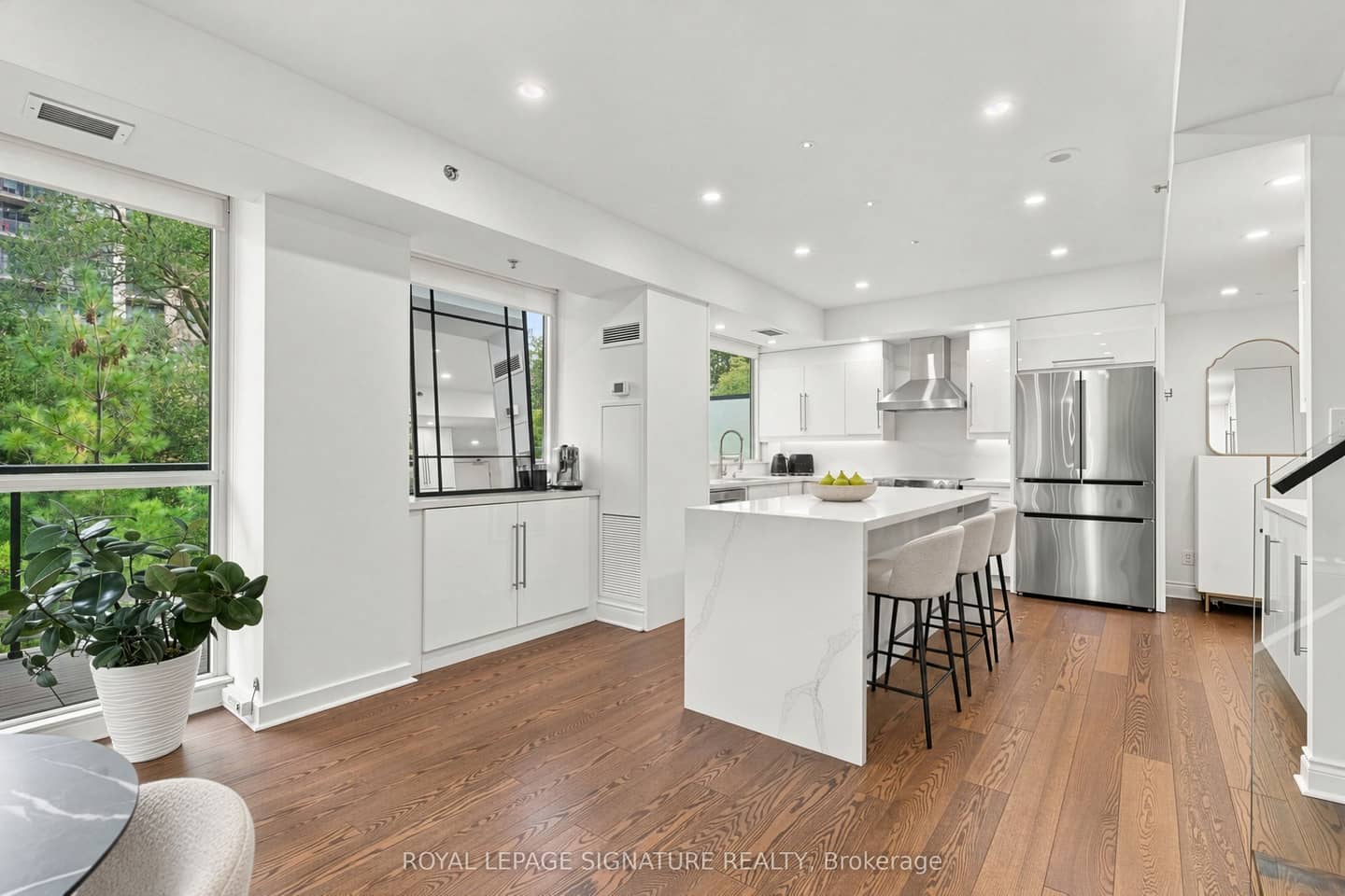 2230 Lake Shore Boulevard W 107, Toronto, ON M8V 0B2