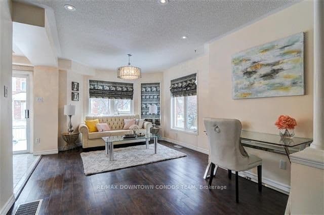 18 Clark Avenue W 154, Vaughan, ON L4J 8H1