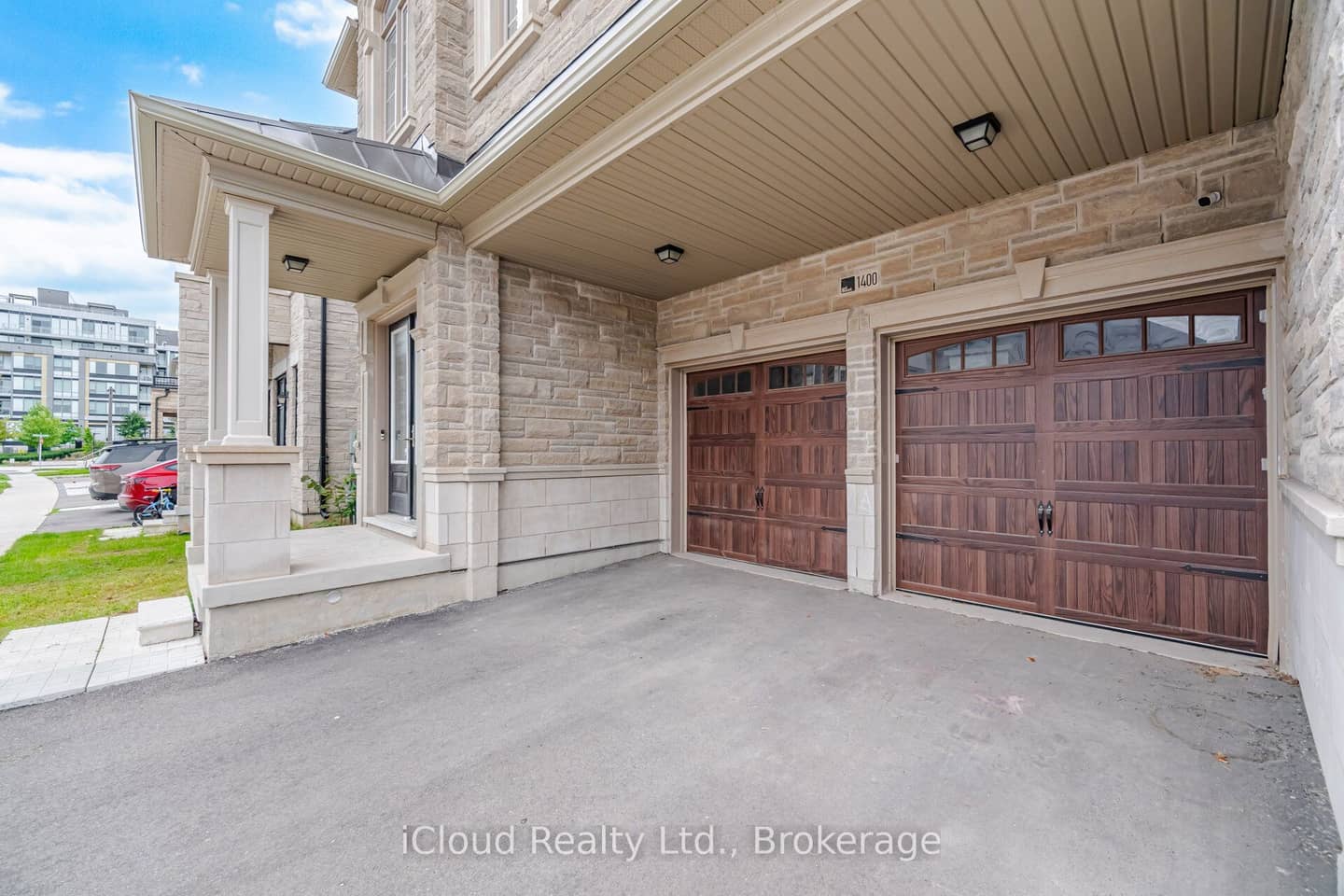 1400 Yellow Rose Circle, Oakville, ON L6M 5L3