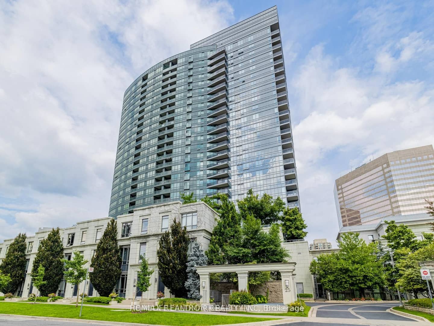 25 Greenview Avenue 315, Toronto, ON M2M 0A5