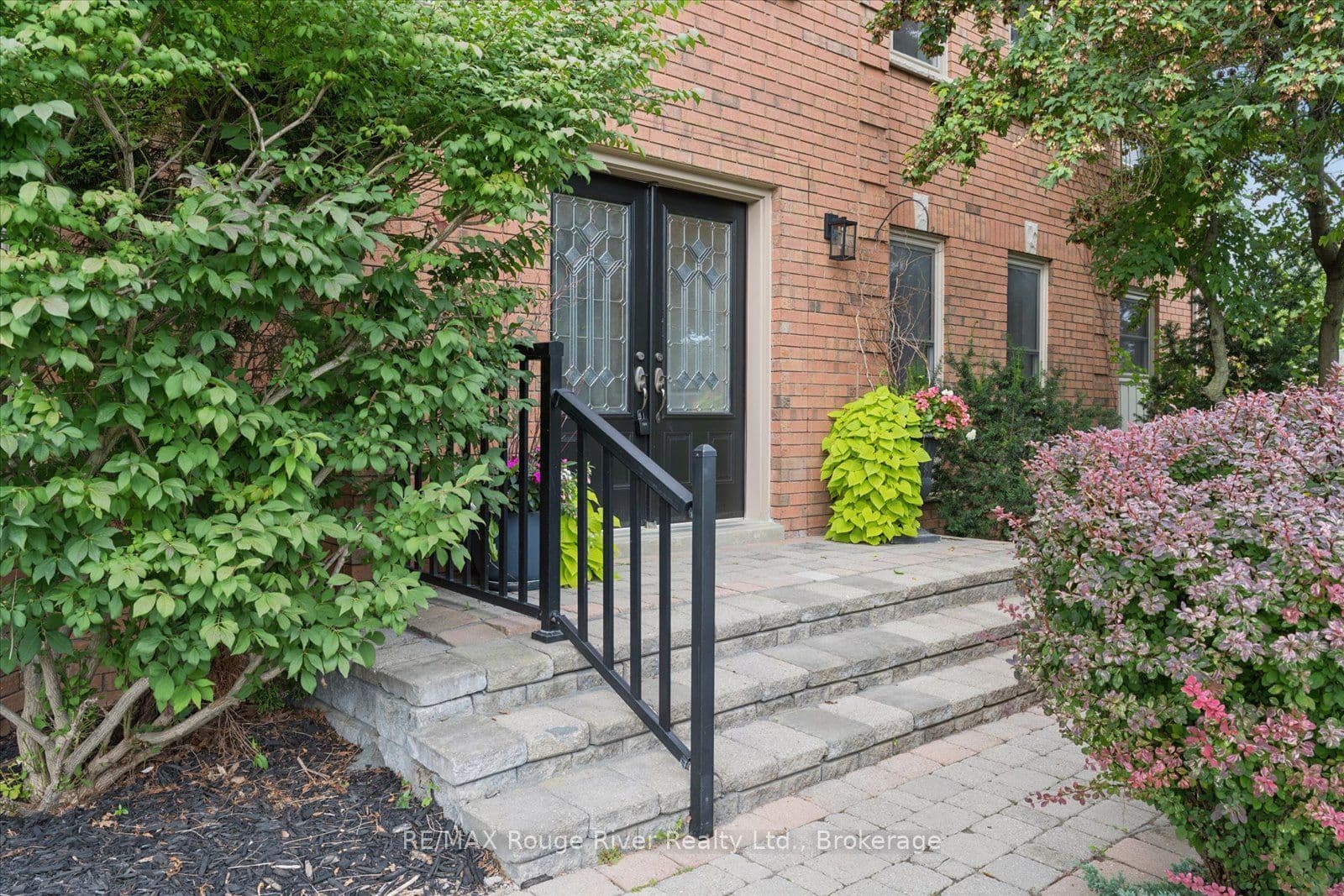 1 Gowan Drive, Whitby, ON L1P 1L5