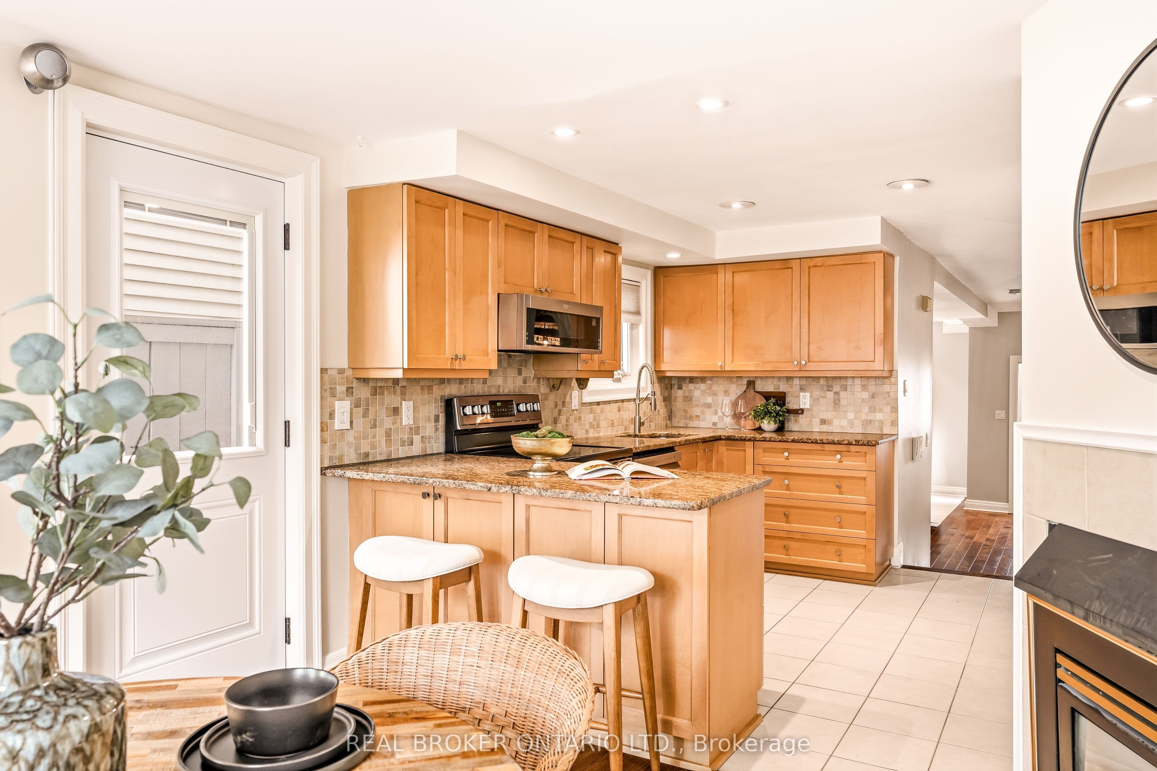 417 Daly Avenue, Lower Town - Sandy Hill, ON K1N 6H1
