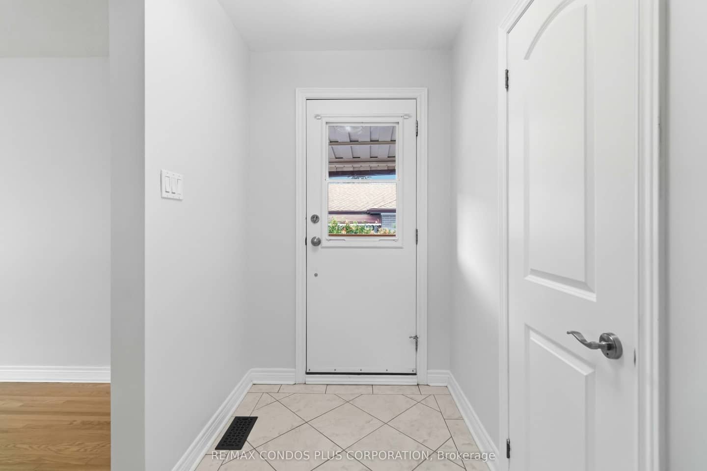 122 Wyndale Drive, Toronto, ON M6L 1G3