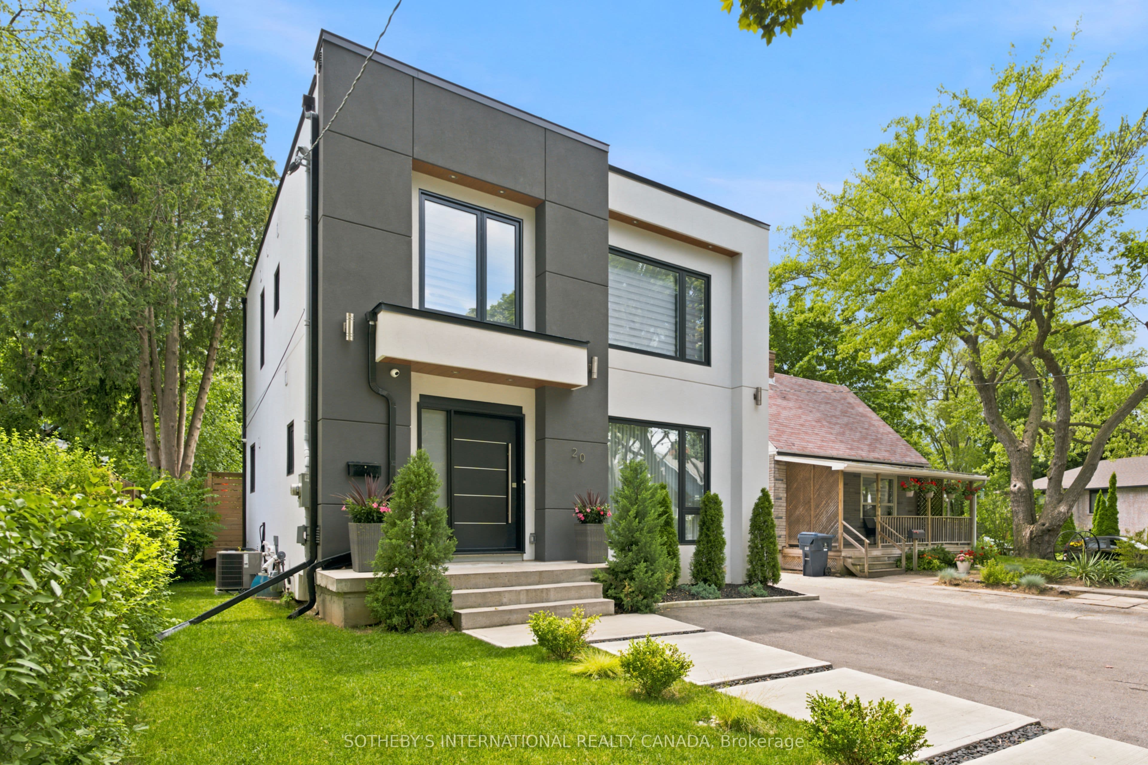 20 Uno Drive, Toronto, ON M8Z 3N6