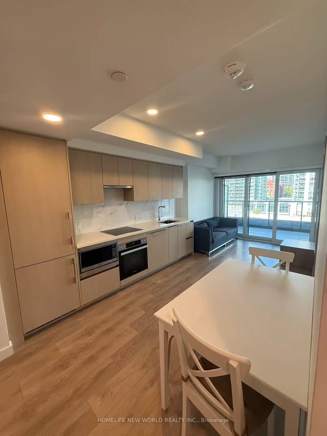 1 Concord Cityplace Way 502, Toronto, ON M5V 0X3