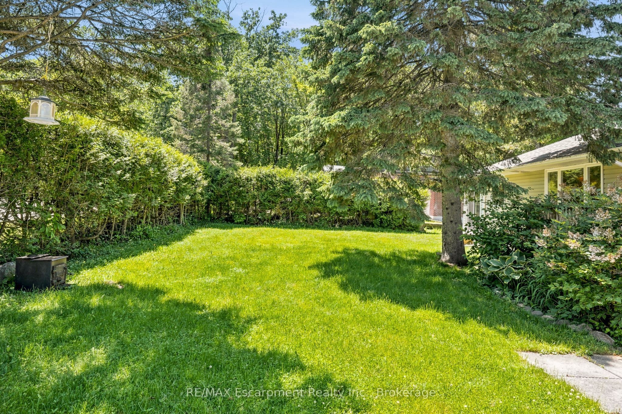 16 Hiawatha Road, Tiny, ON L9M 0B1