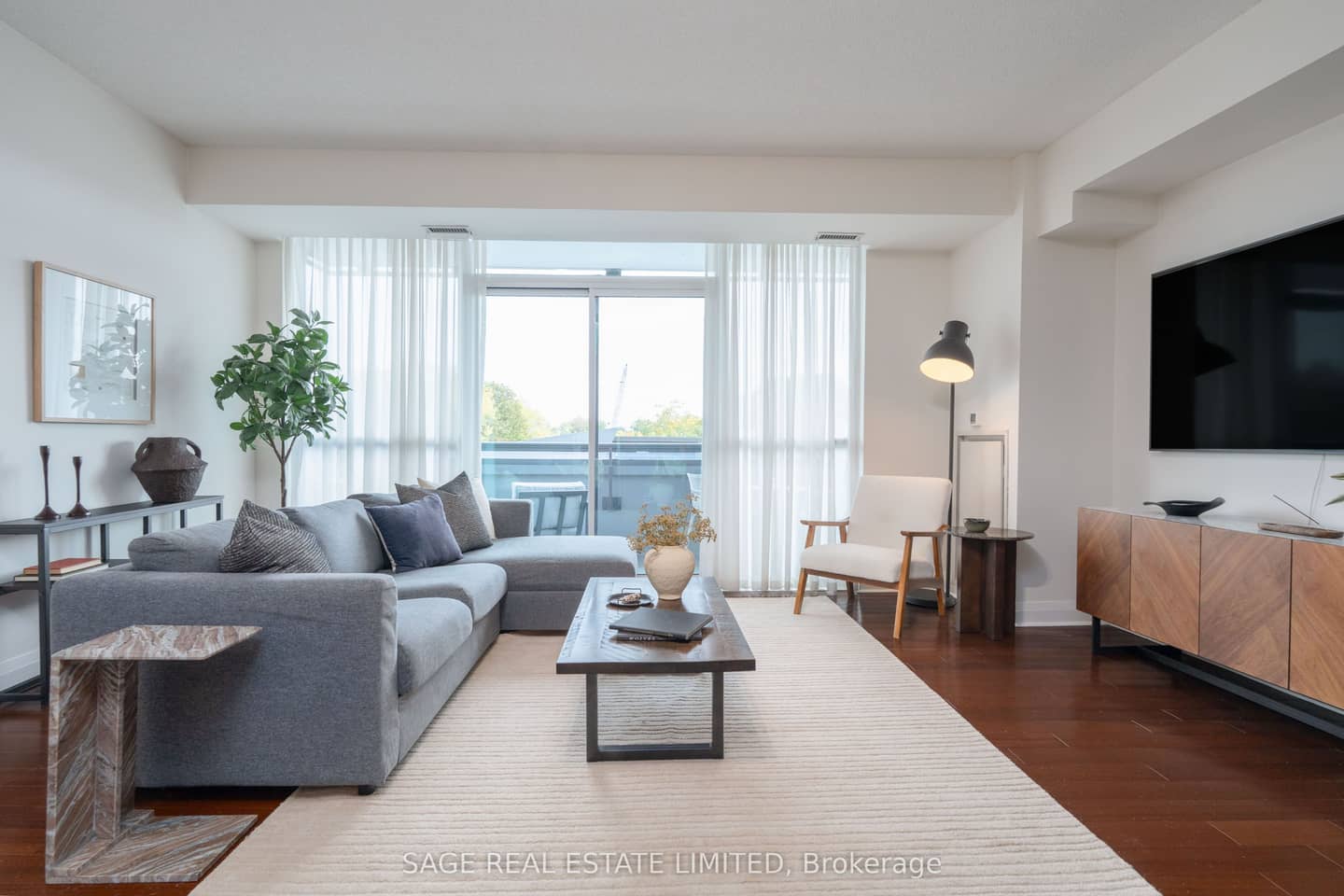 1 Hurontario Street 202, Mississauga, ON L5G 0A3