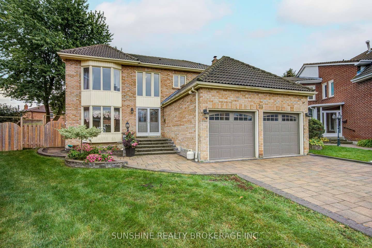 23 Parsborough Court, Toronto, ON M1B 4Y2
