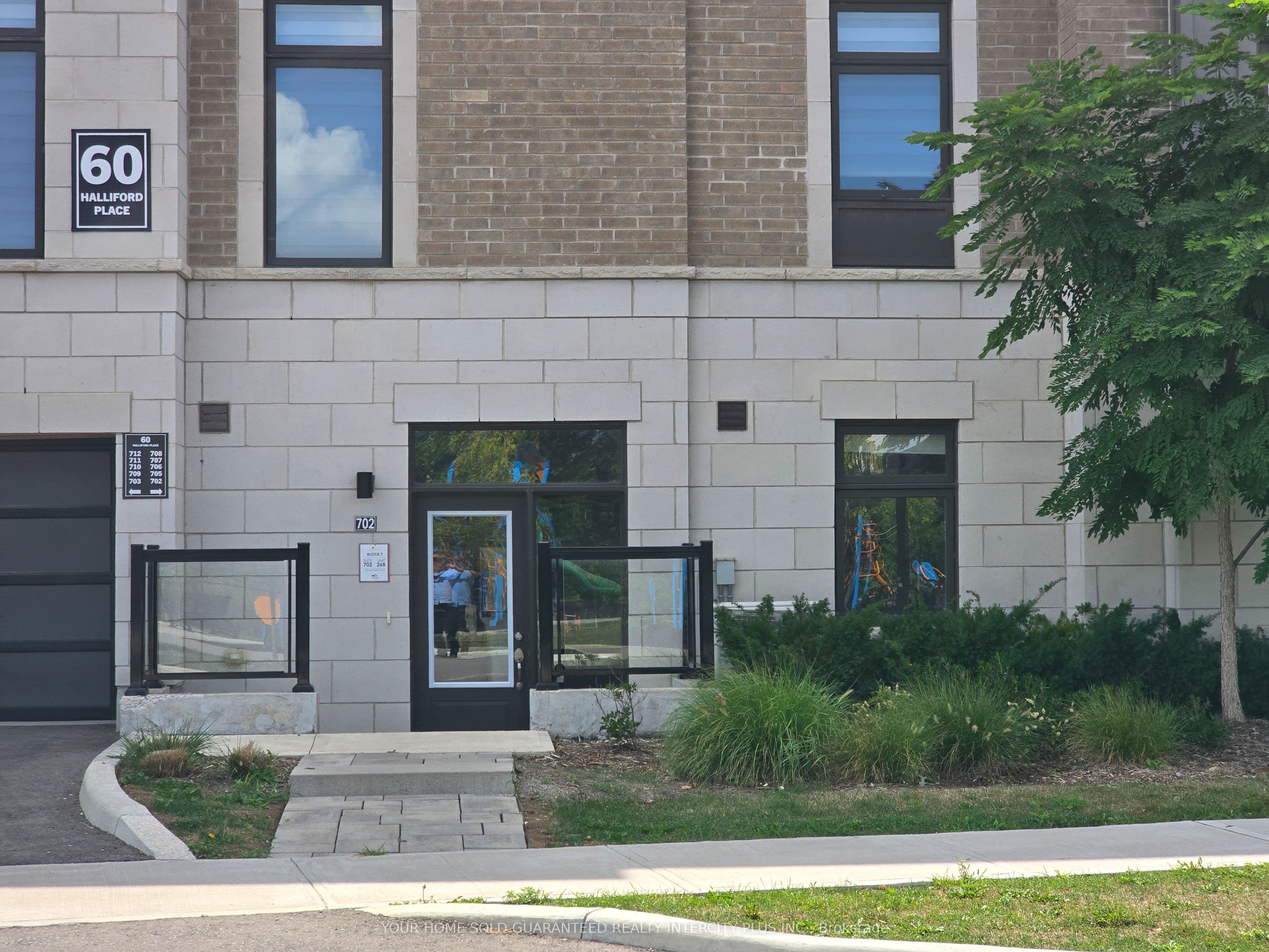 60 Halliford Place 702, Brampton, ON L6P 4R1