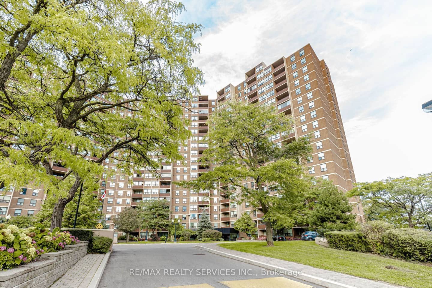 716 The West Mall 1405, Toronto, ON M9C 4X6