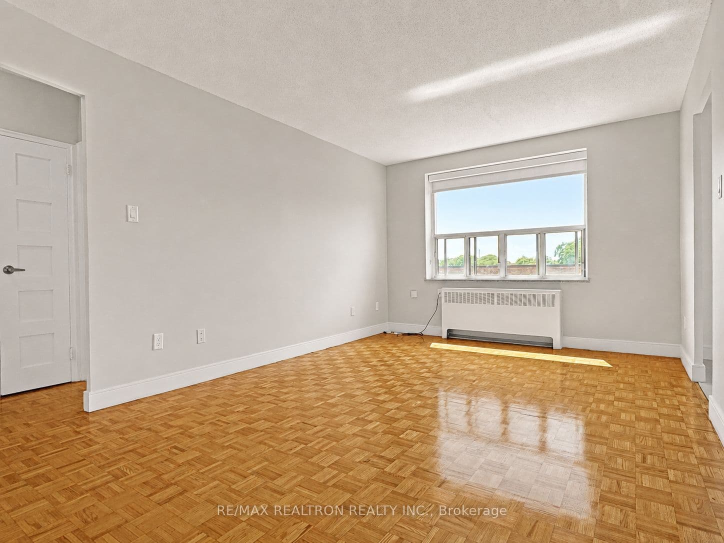 1291 Bayview Avenue 205, Toronto, ON M4G 2Z9