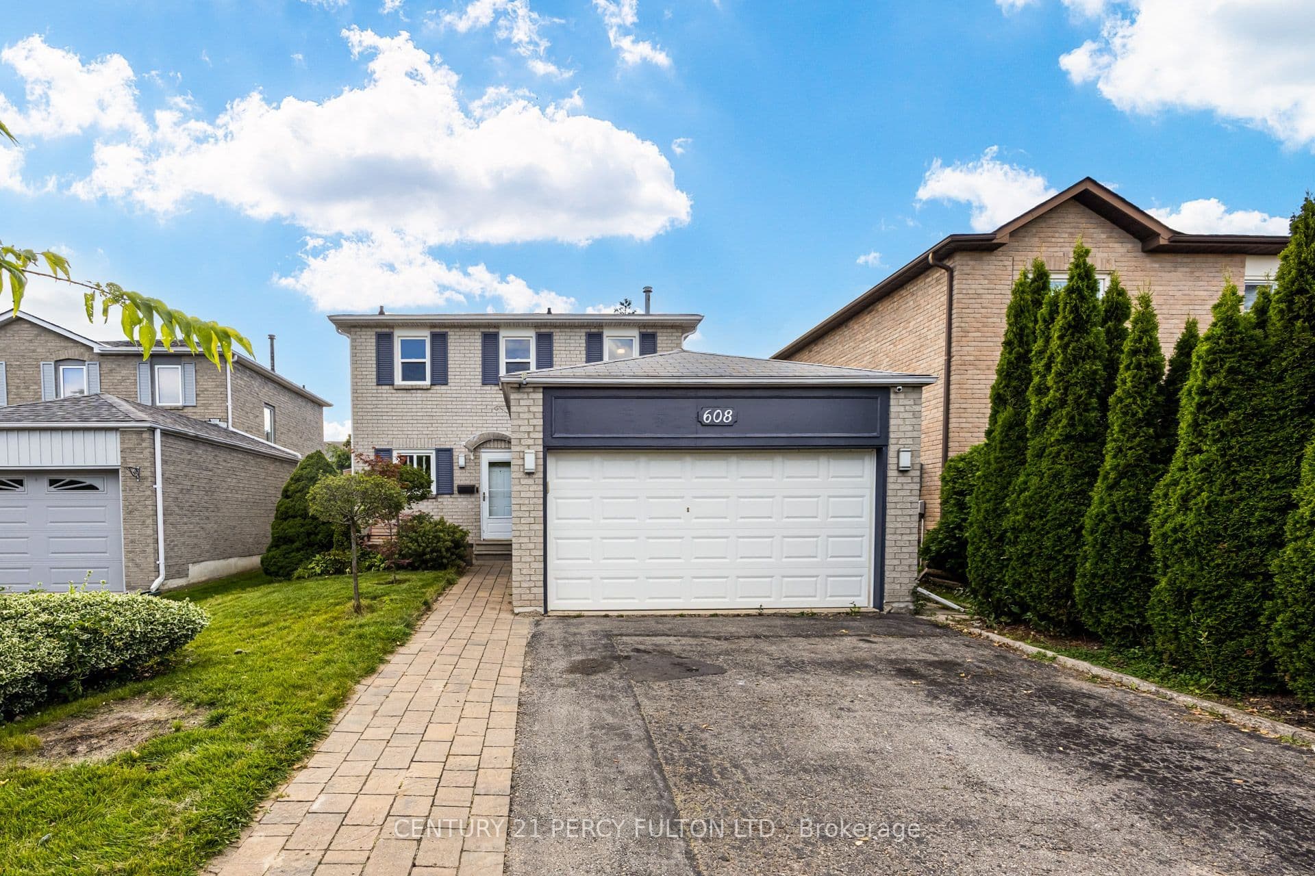 608 Beckworth Square, Pickering, ON L1V 3X4