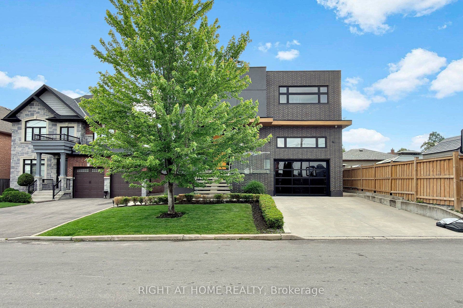 2931 Lansdowne Avenue, Toronto, ON M6B 3X3