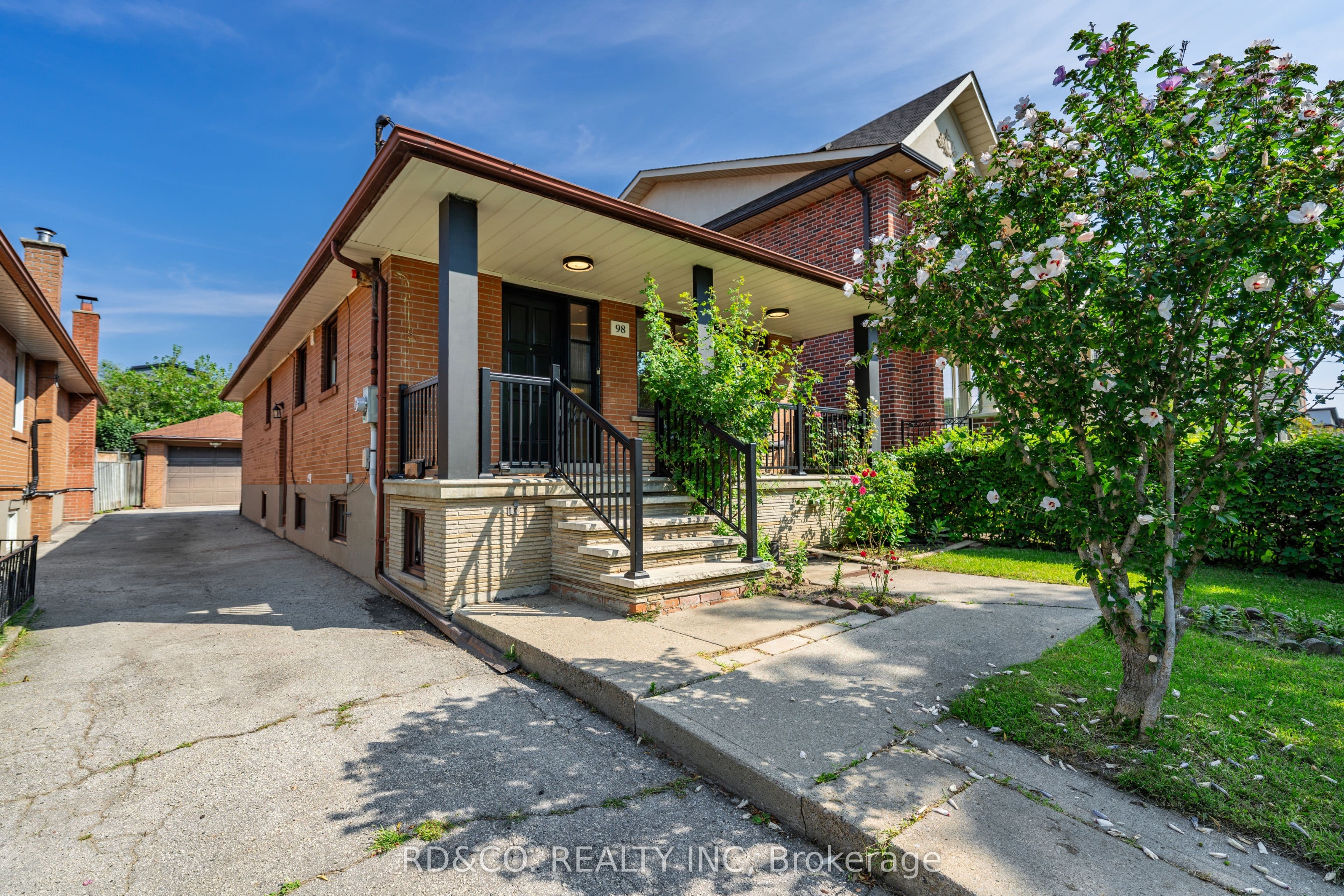 98 Hay Avenue, Toronto, ON M8Z 1G4