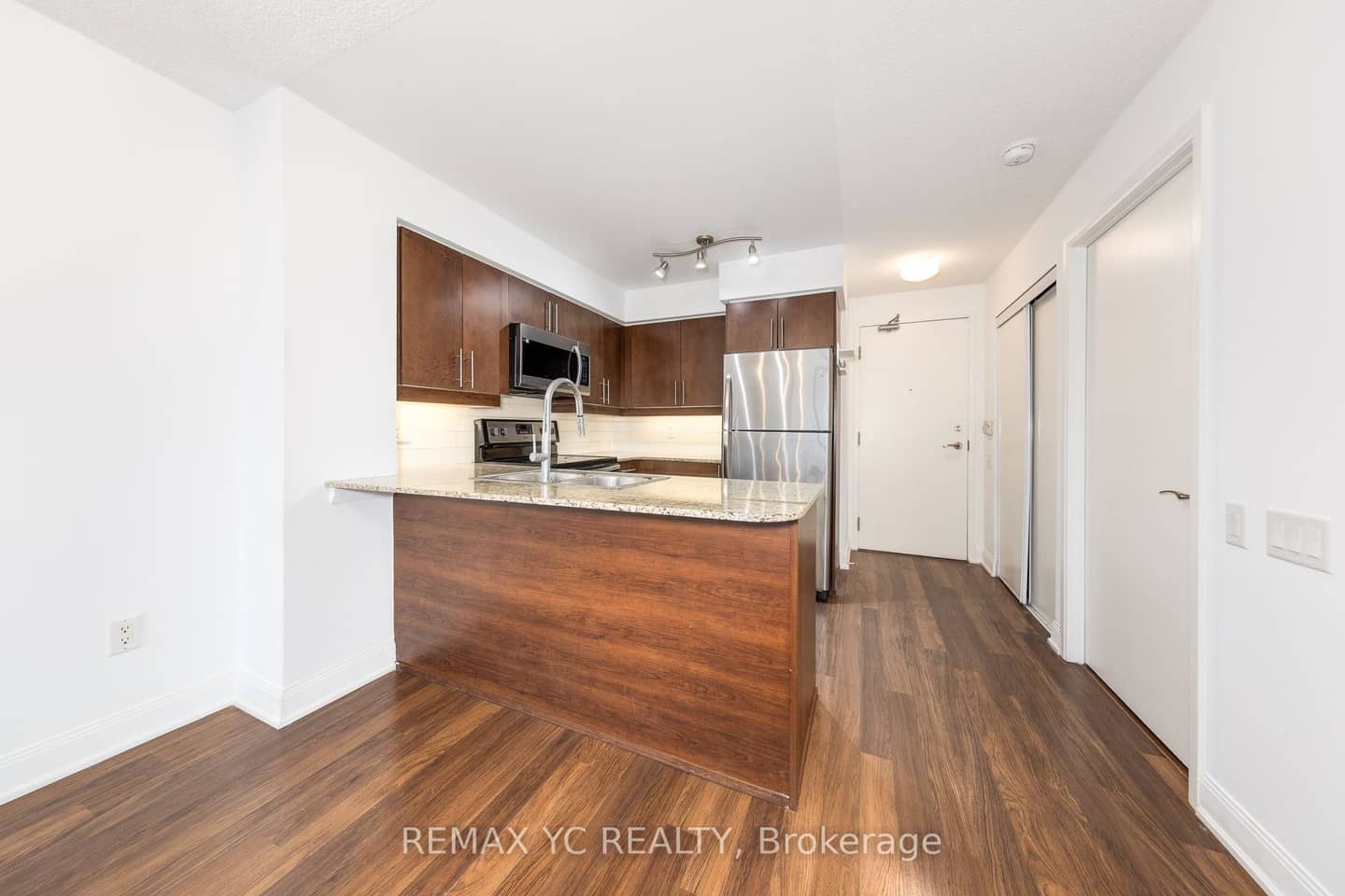 2191 Yonge Street 1103, Toronto, ON M4S 3H8