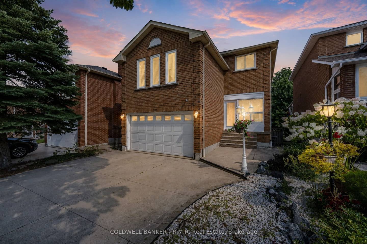 292 Ukraine Road, Mississauga, ON L5B 3W6