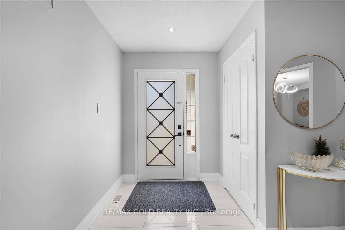 1484 Rose Haven Road, Mississauga, ON L5V 1G8