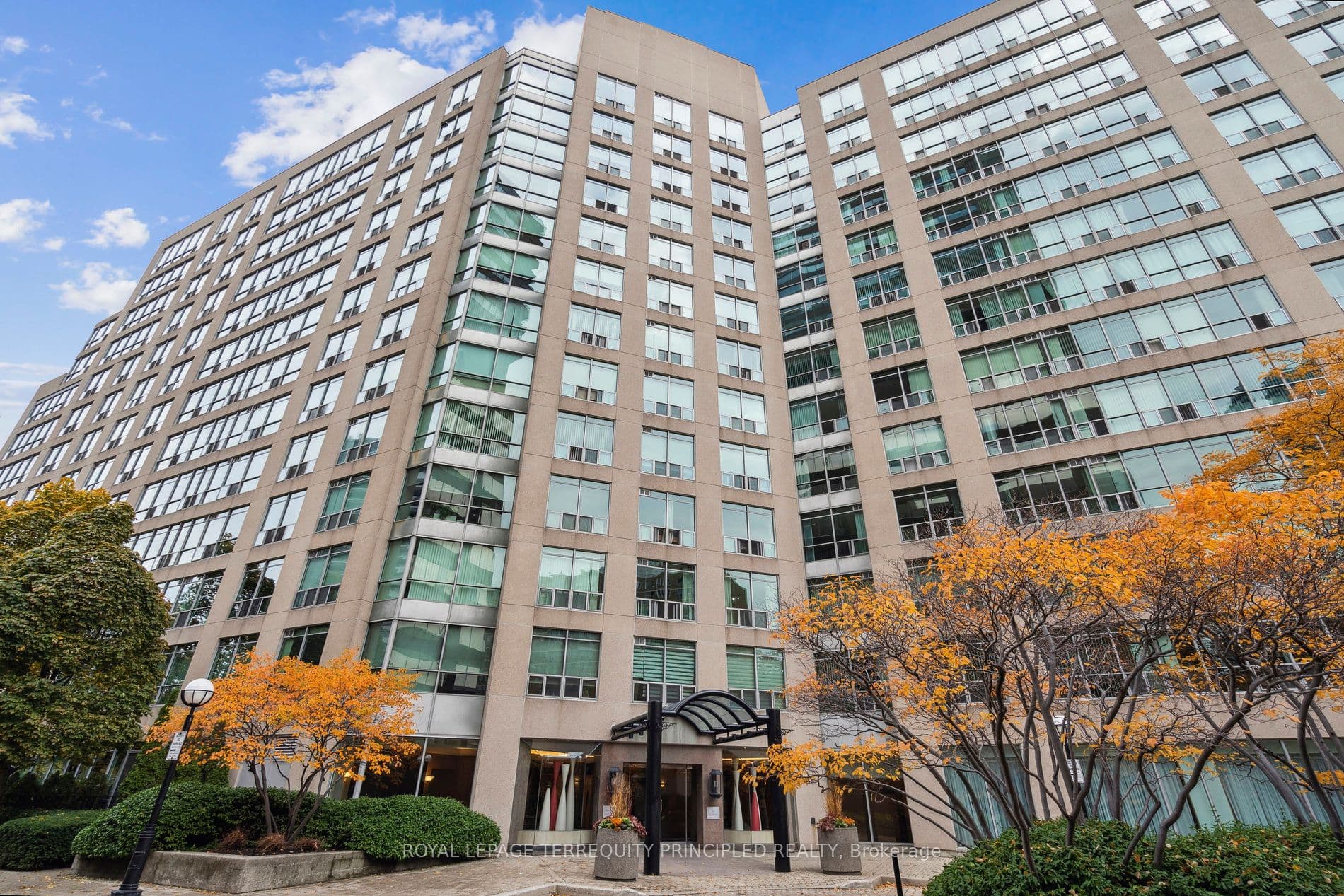 942 Yonge Street 418, Toronto, ON M4W 3S8