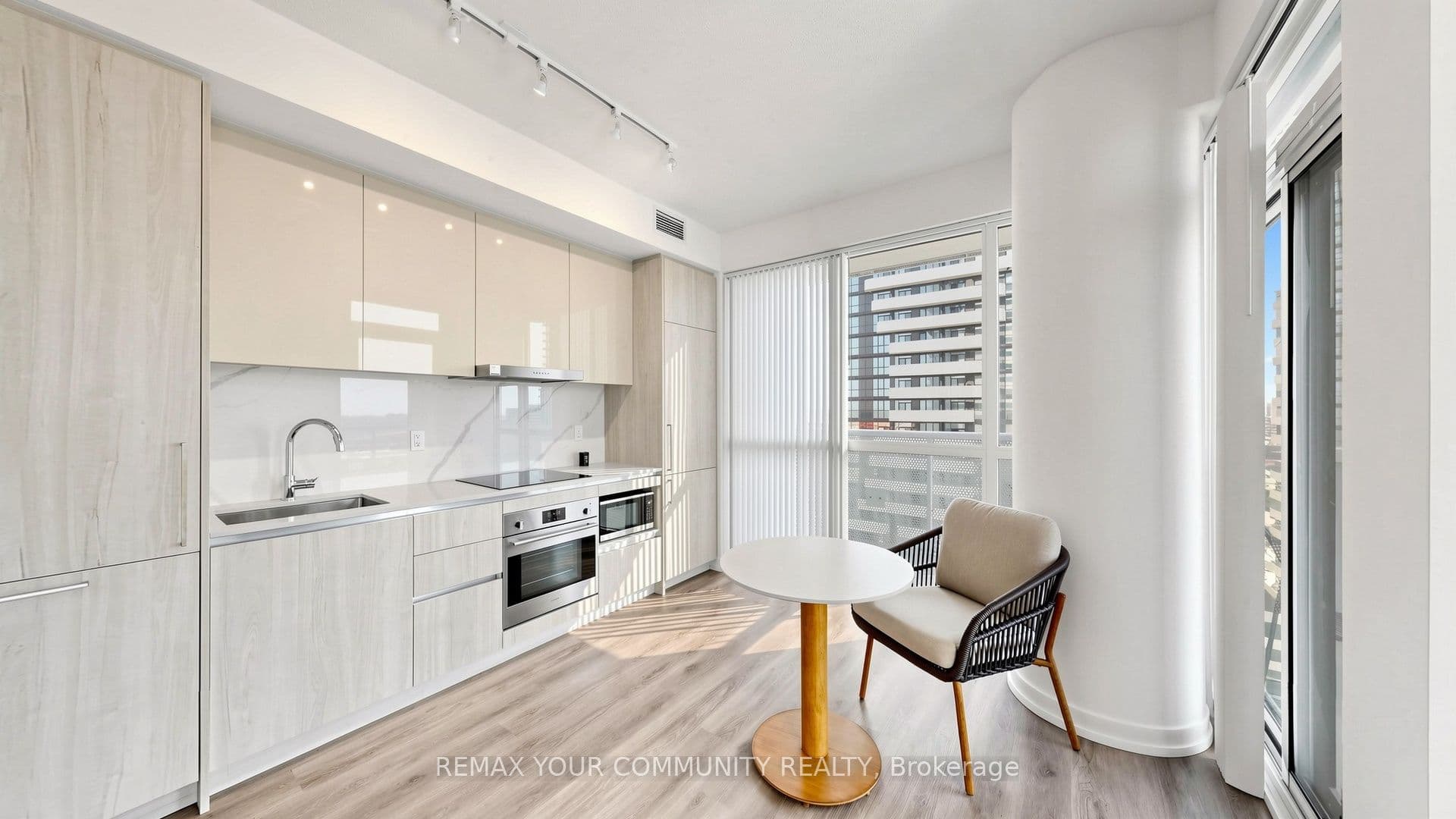 225 Commerce Street 1702, Vaughan, ON L4K 0R1