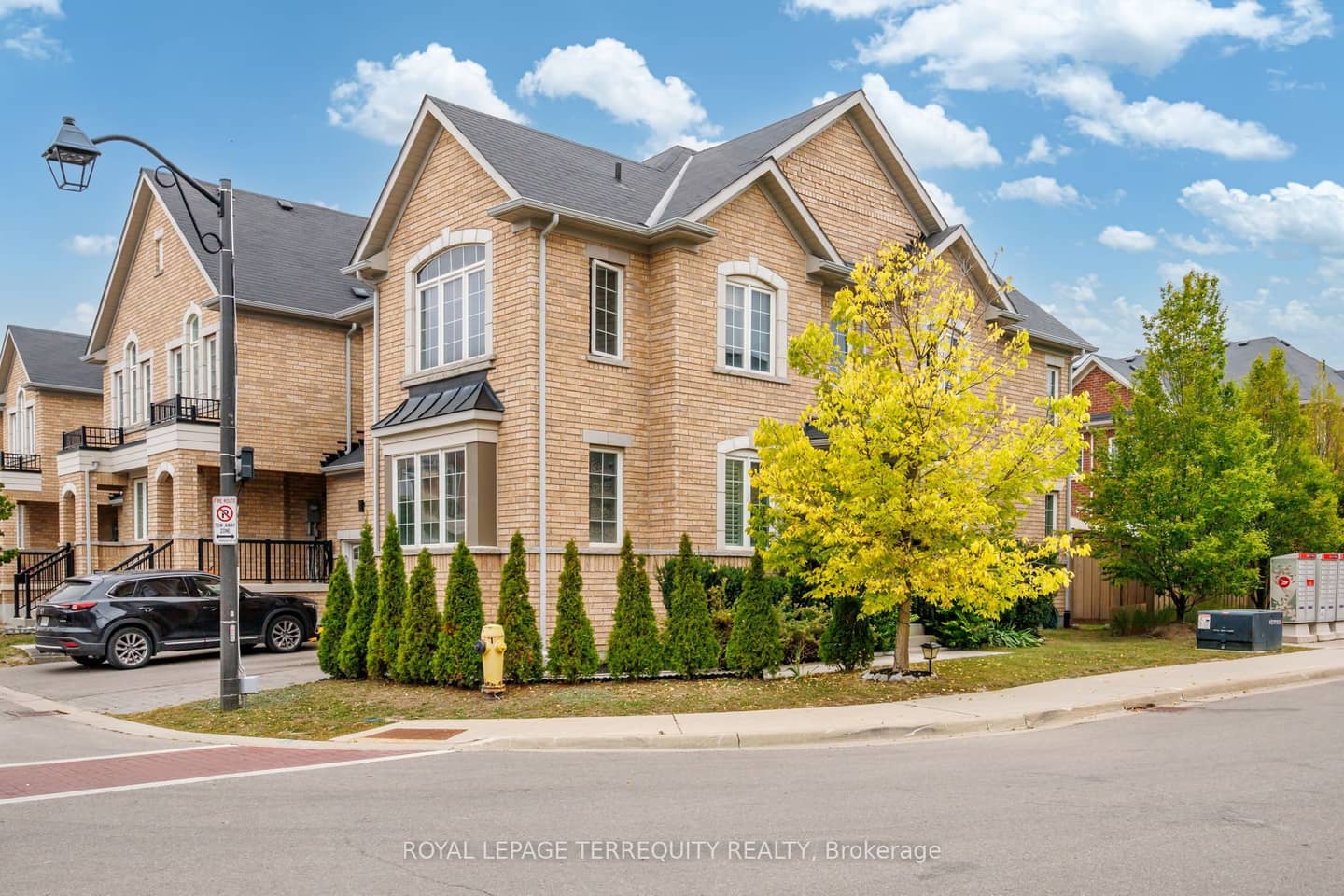 22 Harcourt Street, Vaughan, ON L6A 4Y4