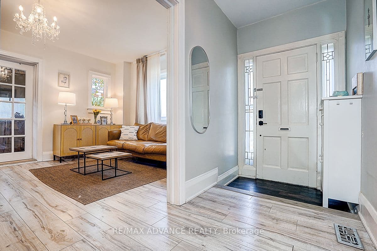 33 Castlefield Avenue, Toronto, ON M4R 1G5
