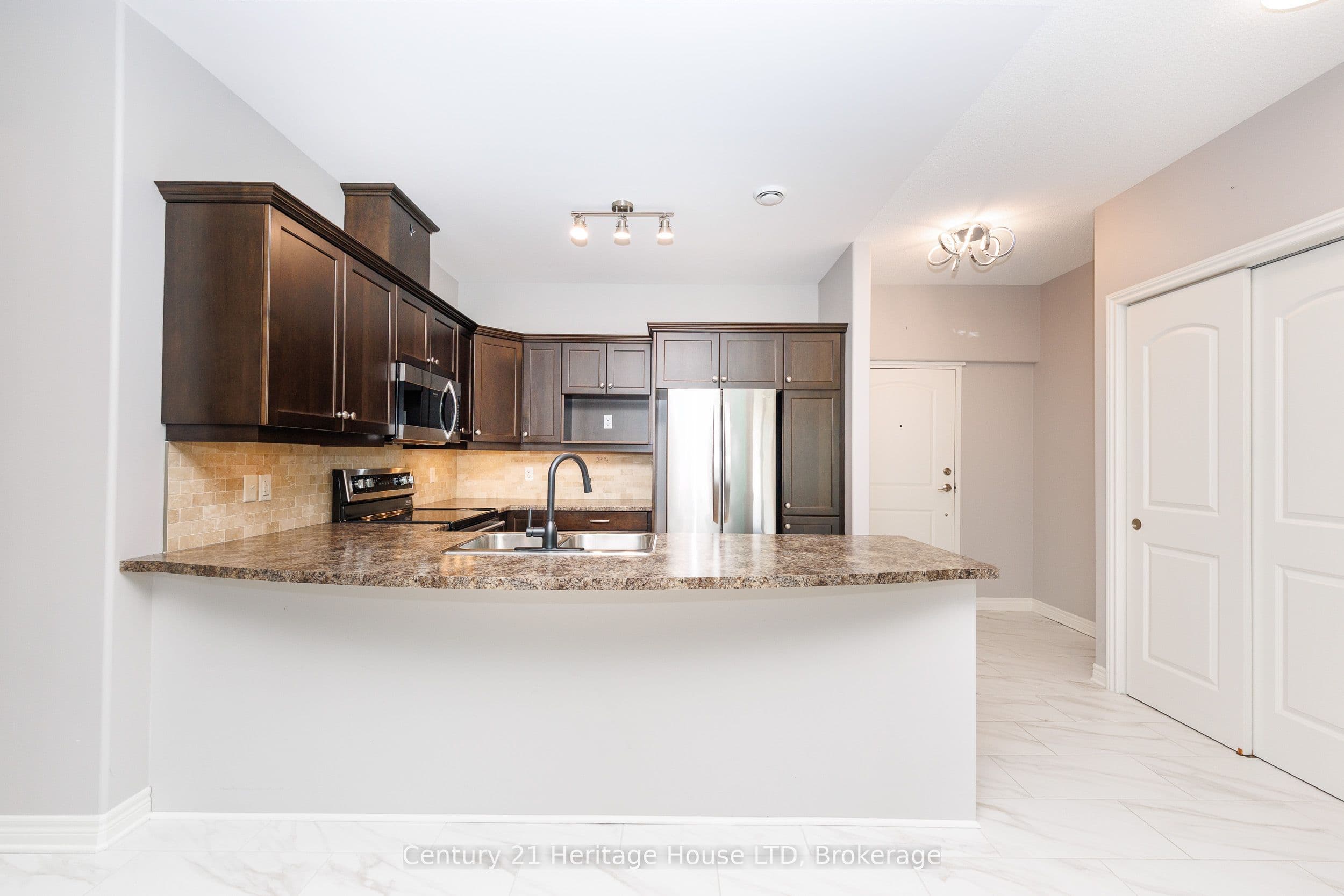 2799 St. Paul Avenue 311, Niagara Falls, ON L2J 2L3
