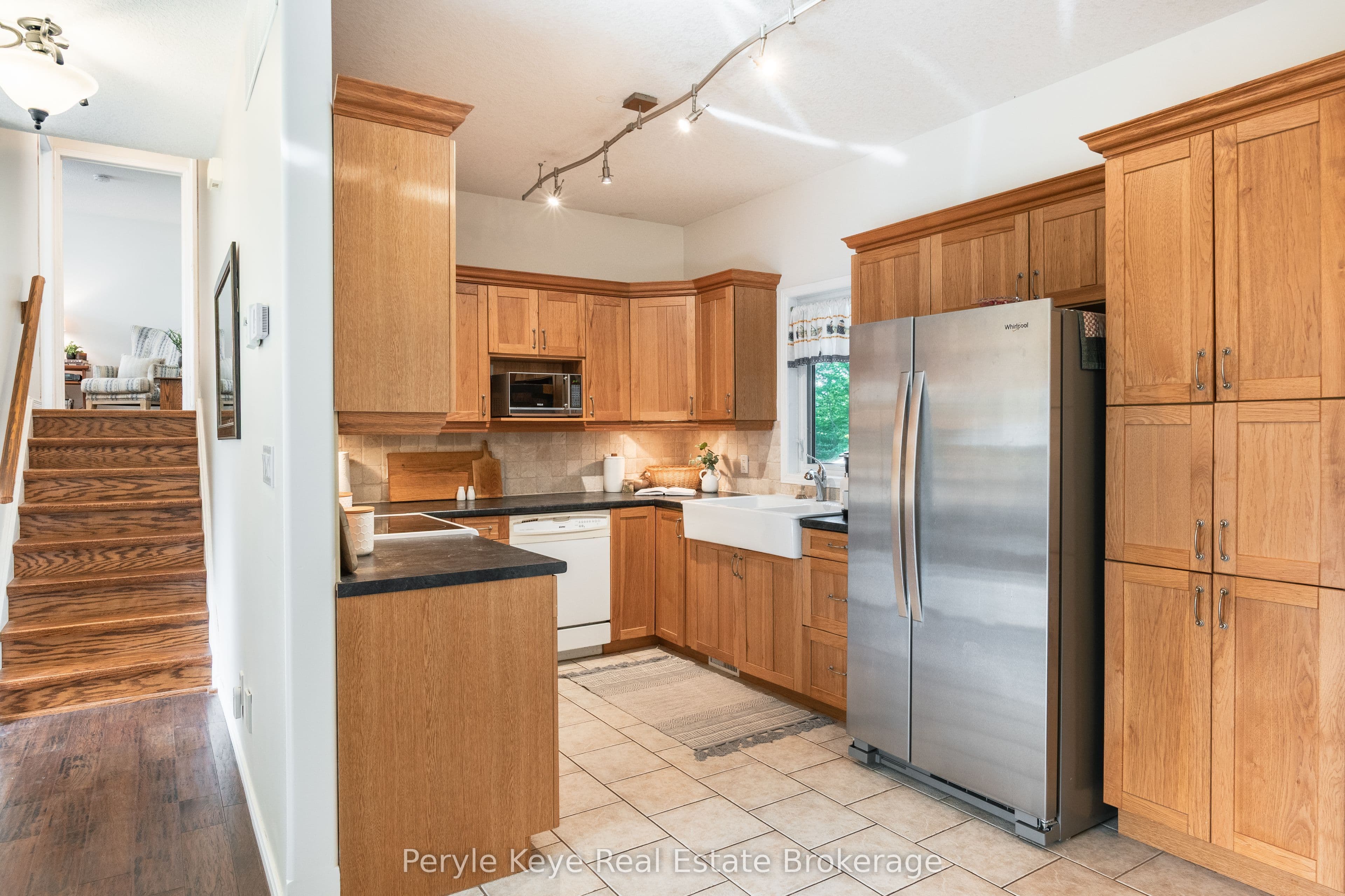240 Jones Road, Gravenhurst, ON P1P 1A1