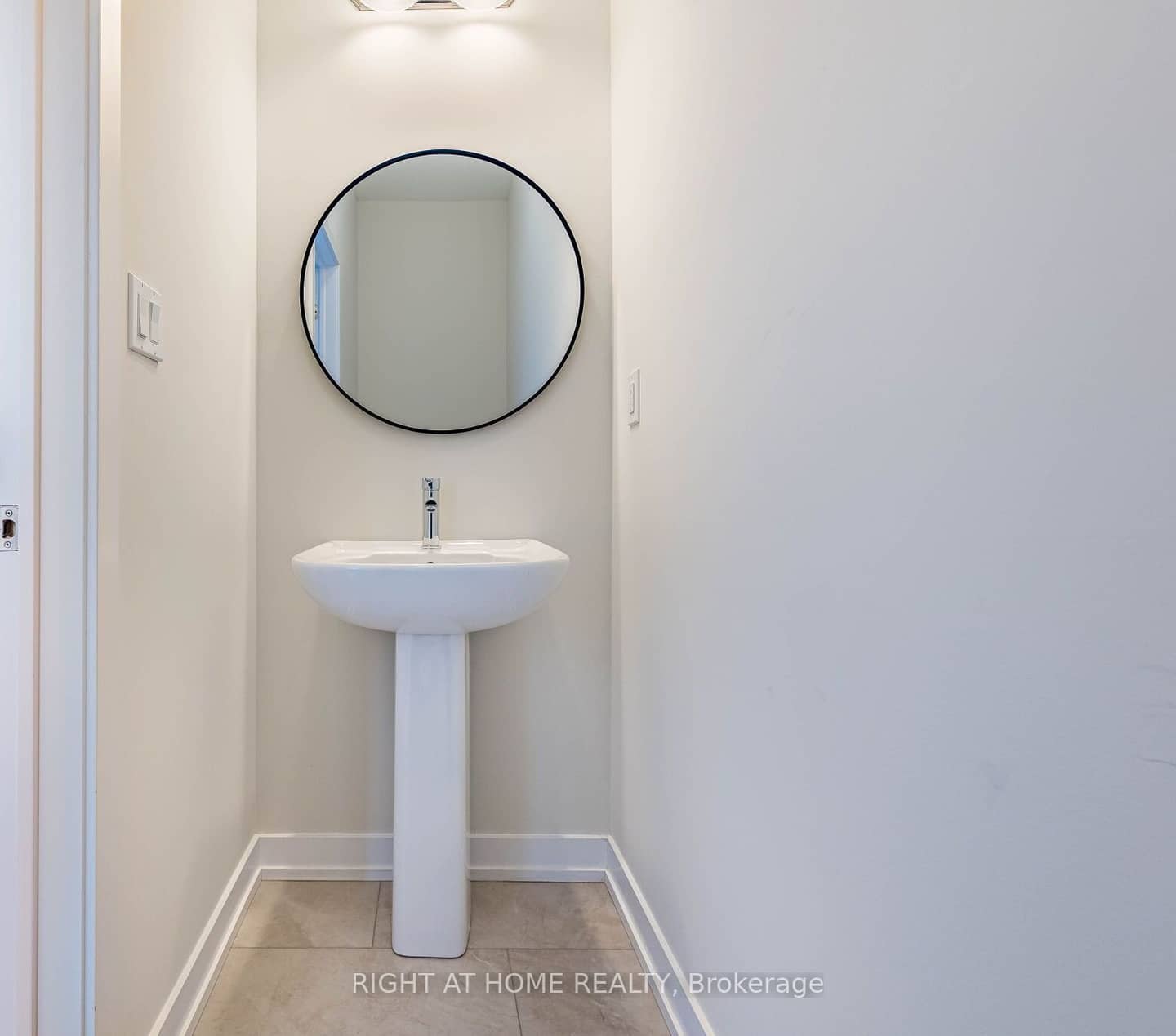 1330 Shevchenko Boulevard, Oakville, ON L6M 5R4