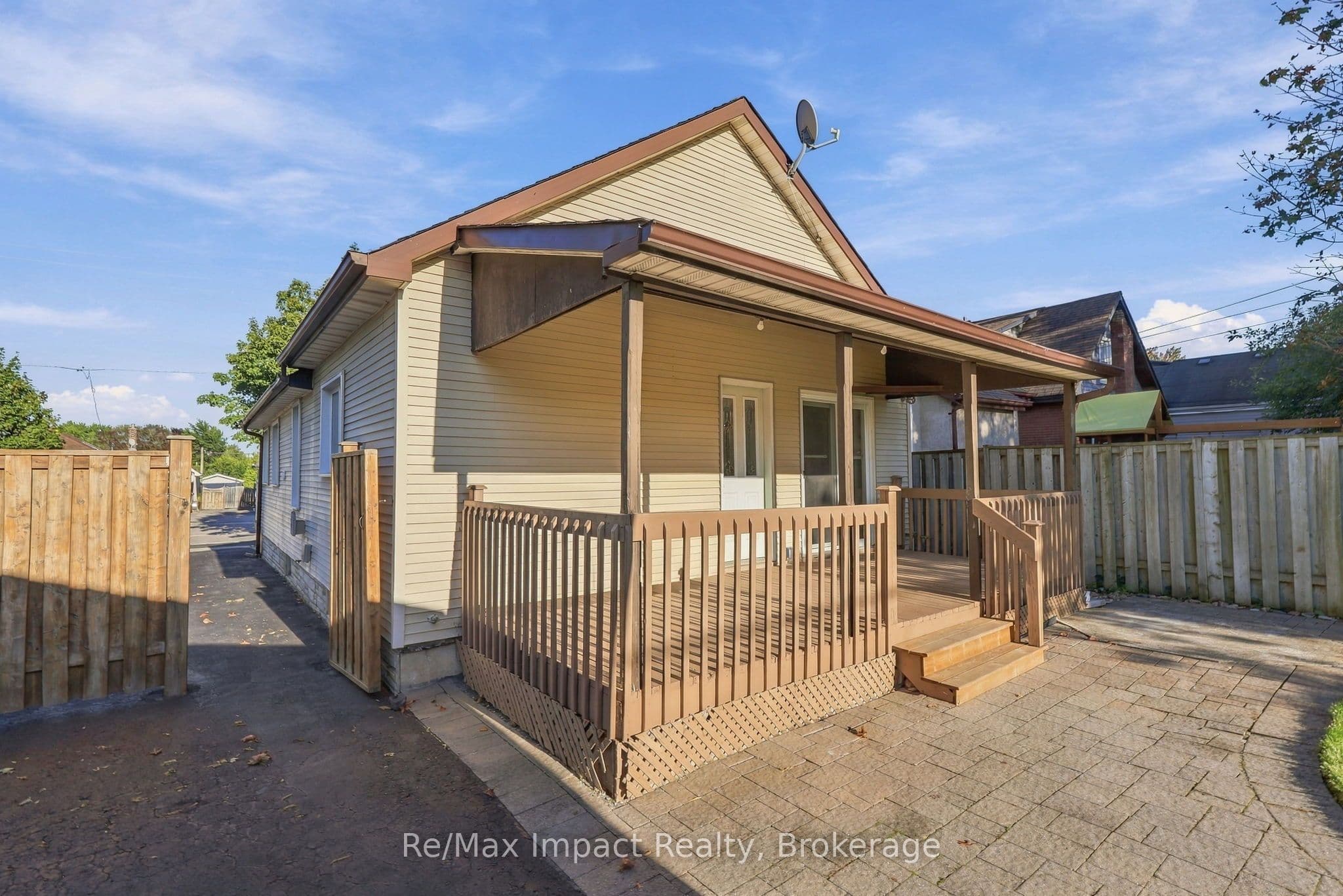 172 Roxborough Avenue, Oshawa, ON L1G 5W5
