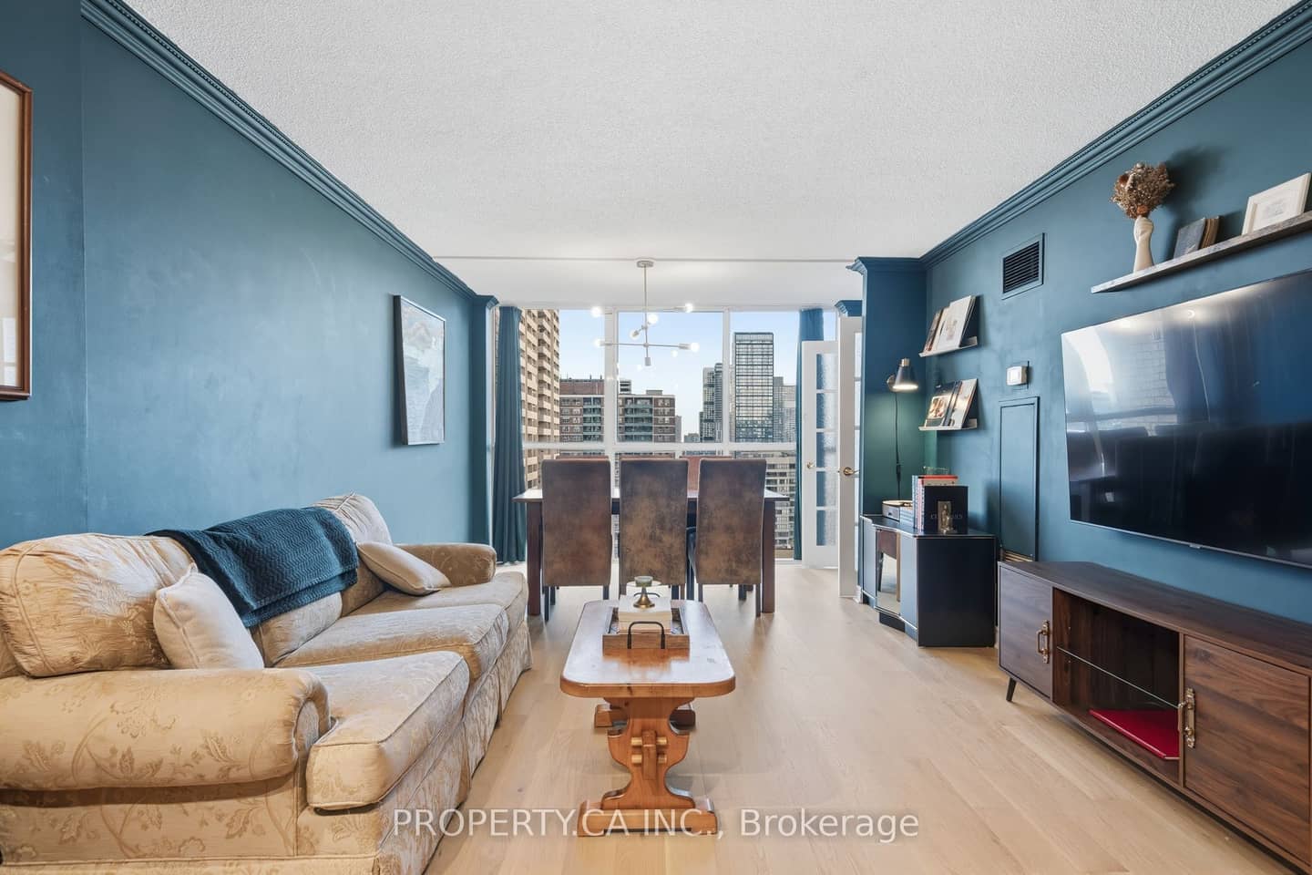 15 Maitland Place 1811, Toronto, ON M4Y 2X3