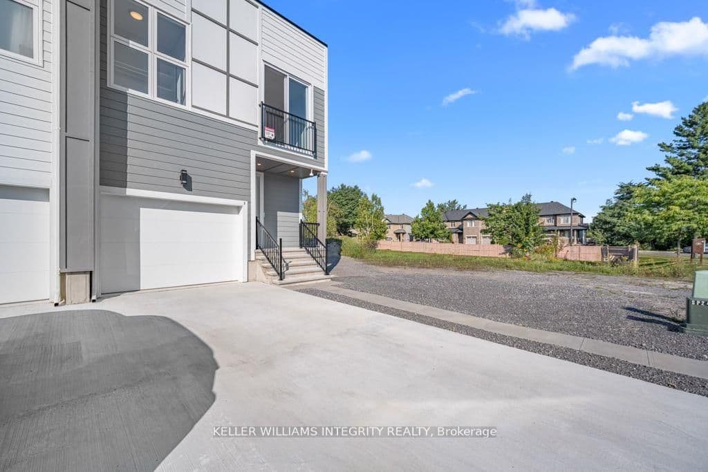 875 CONTOUR Street B, Orleans - Convent Glen and Area, ON K1W 0G6