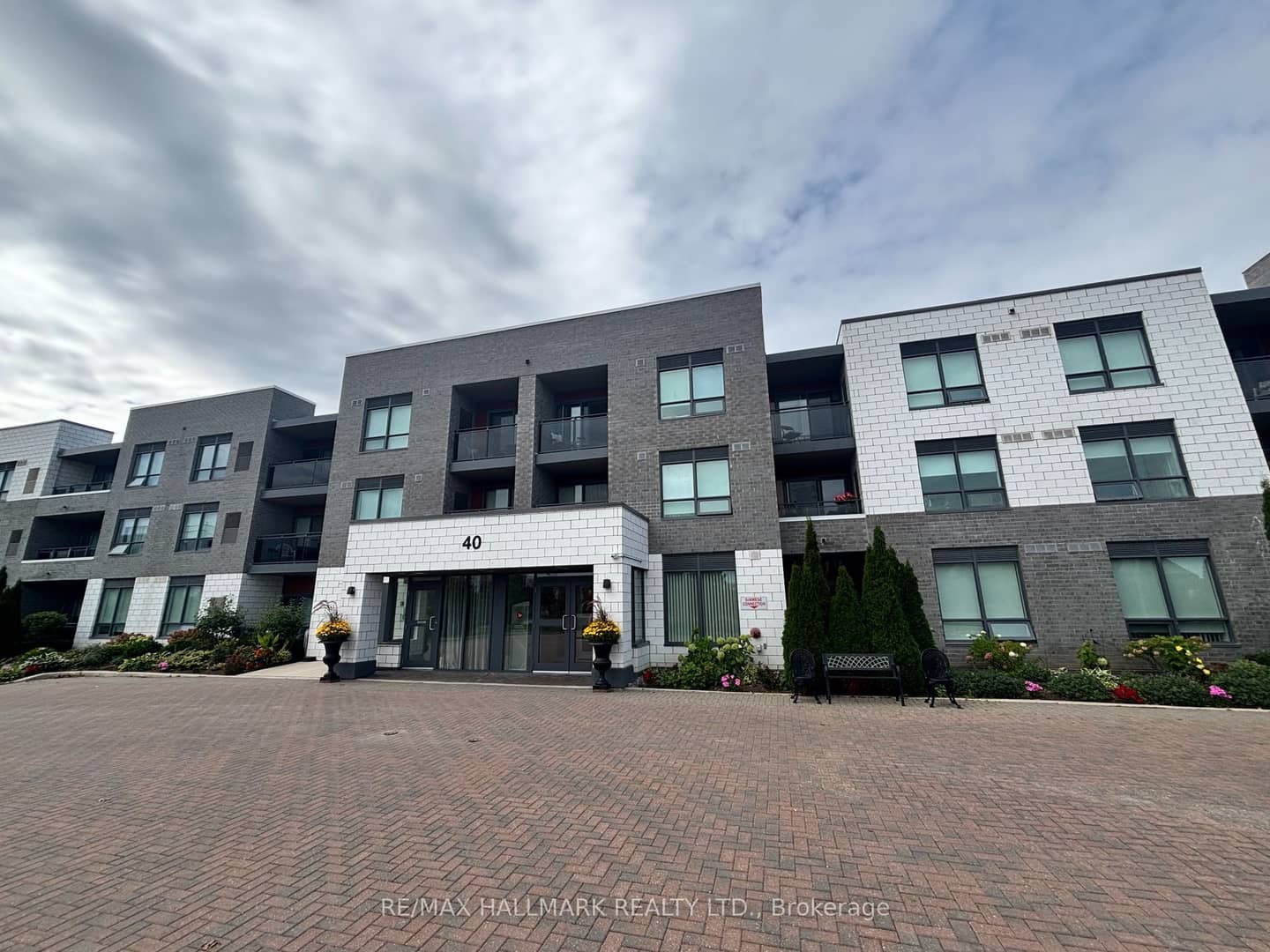 40 Via Rosedale Avenue 216, Brampton, ON L6R 4A4