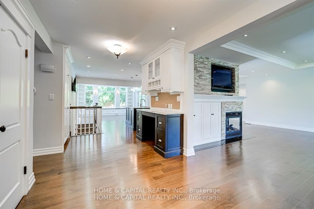 2043 Malbrook Road, Oakville, ON L6J 1Y8