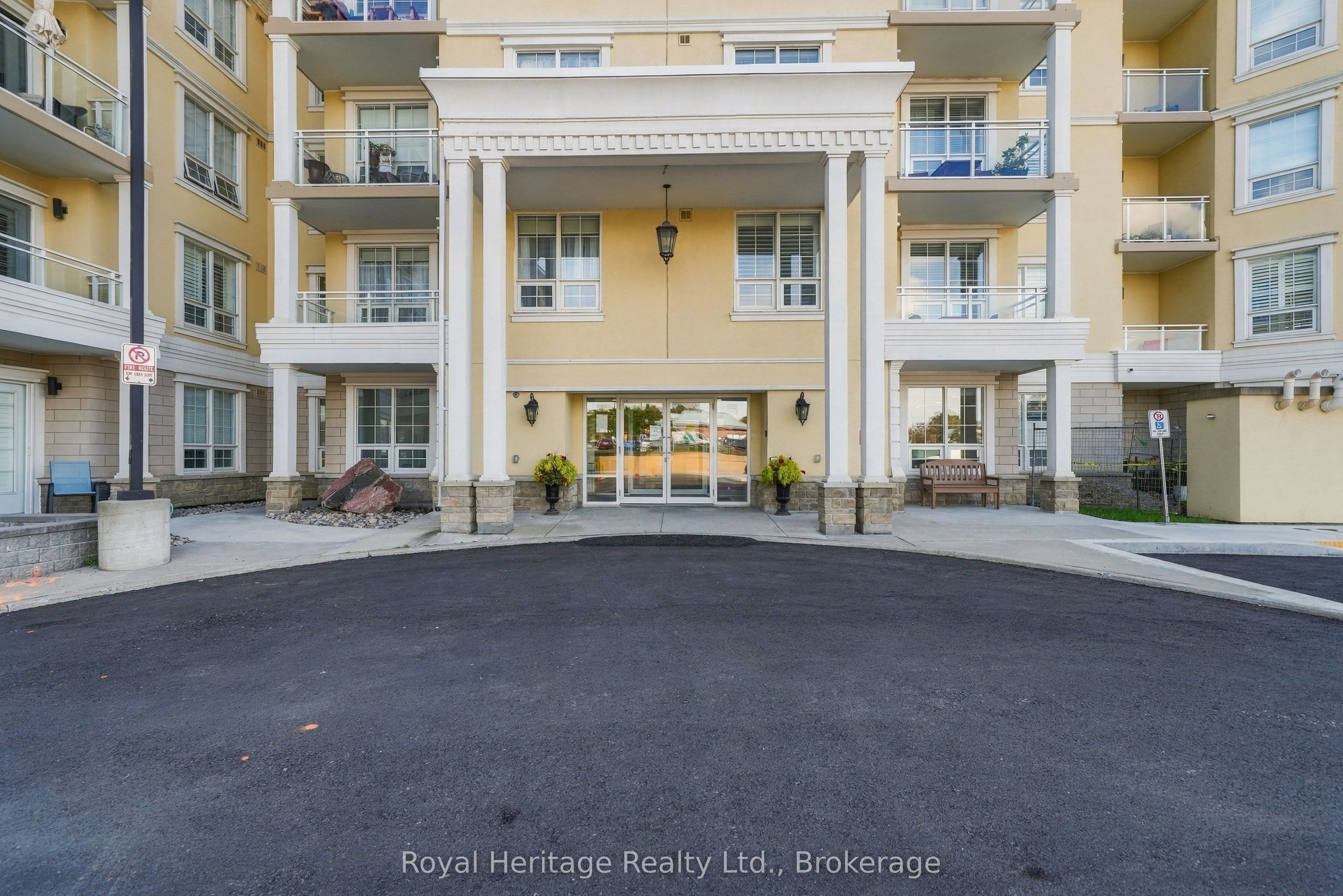 21 Brookhouse Drive 106, Clarington, ON L1B 0V4