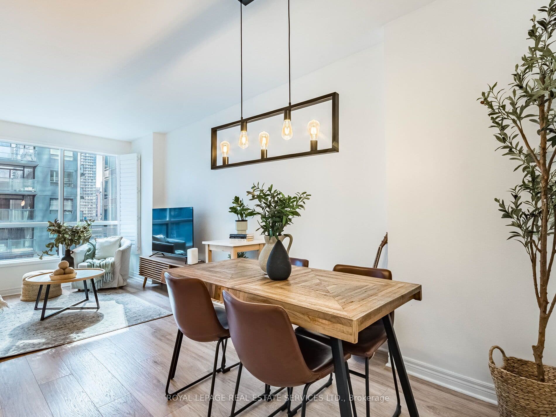 55 Bloor Street E 802, Toronto, ON M4W 3W6
