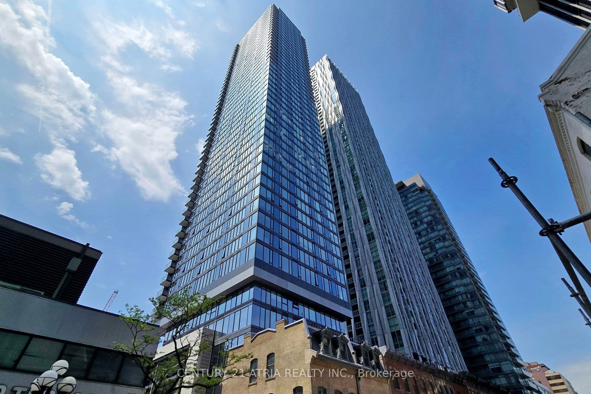 8 CUMBERLAND Street 2403, Toronto, ON M4W 0B6