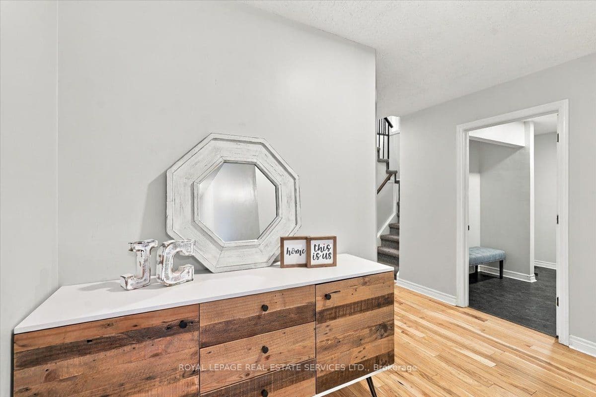 2182 Margot Street, Oakville, ON L6H 3M1