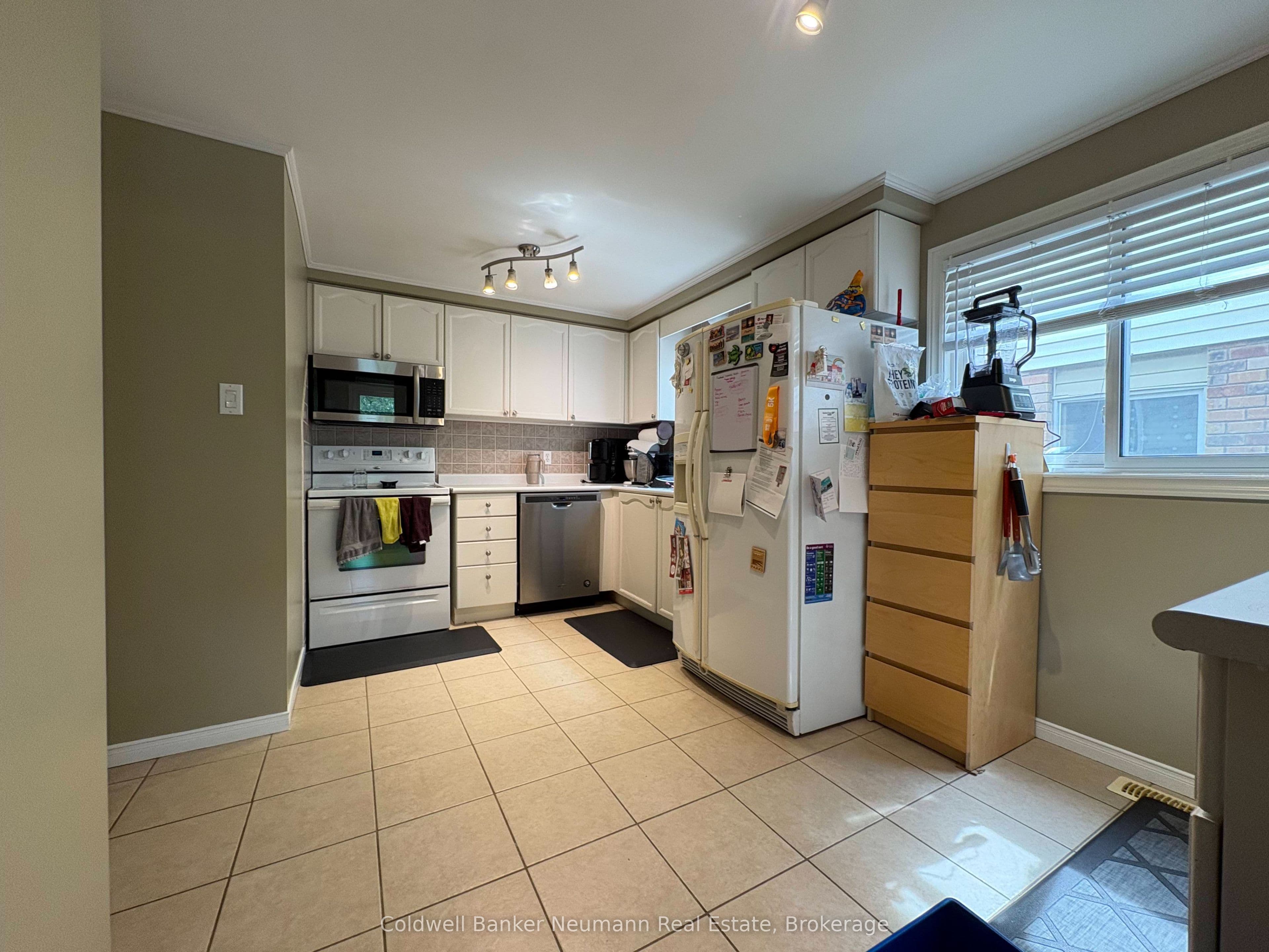 120 Moss Place UPPER, Guelph, ON N1G 4V4